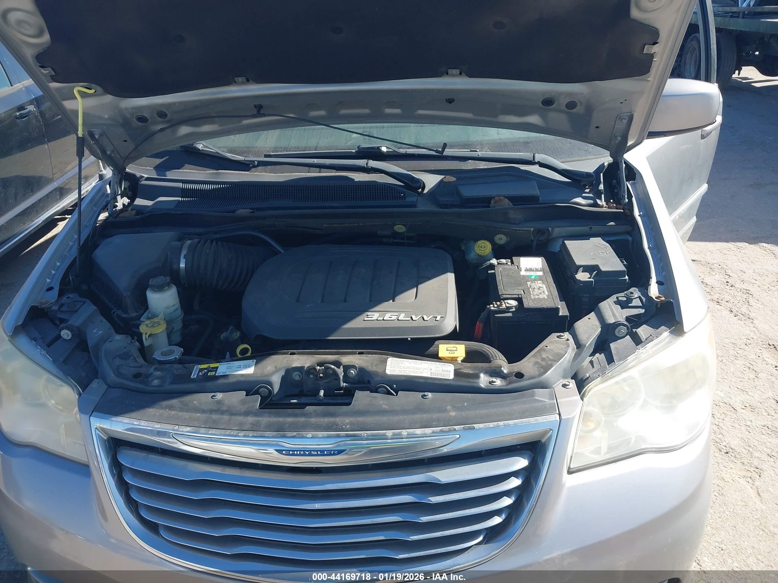 CHRYSLER TOWN image 10