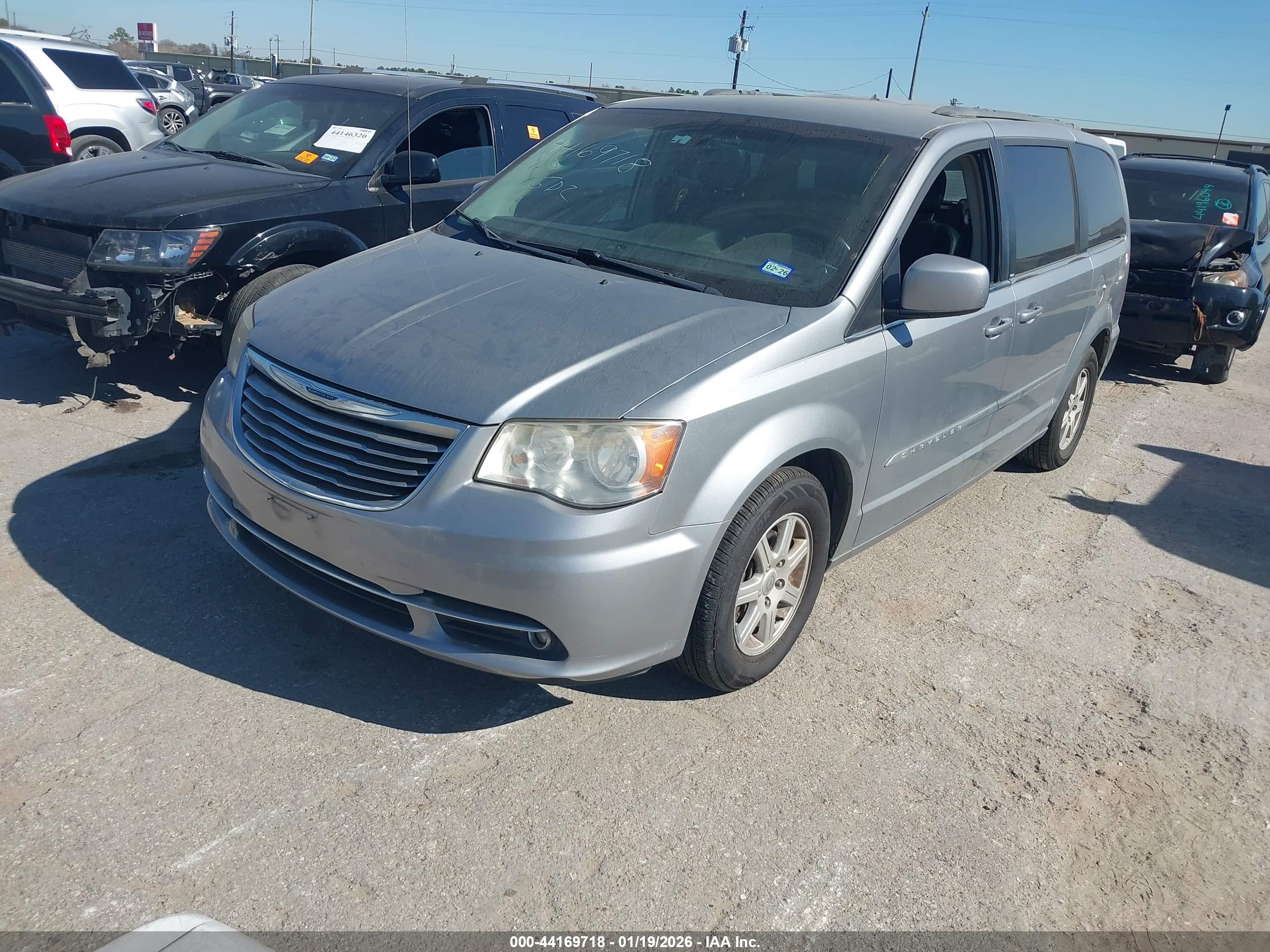CHRYSLER TOWN image 2