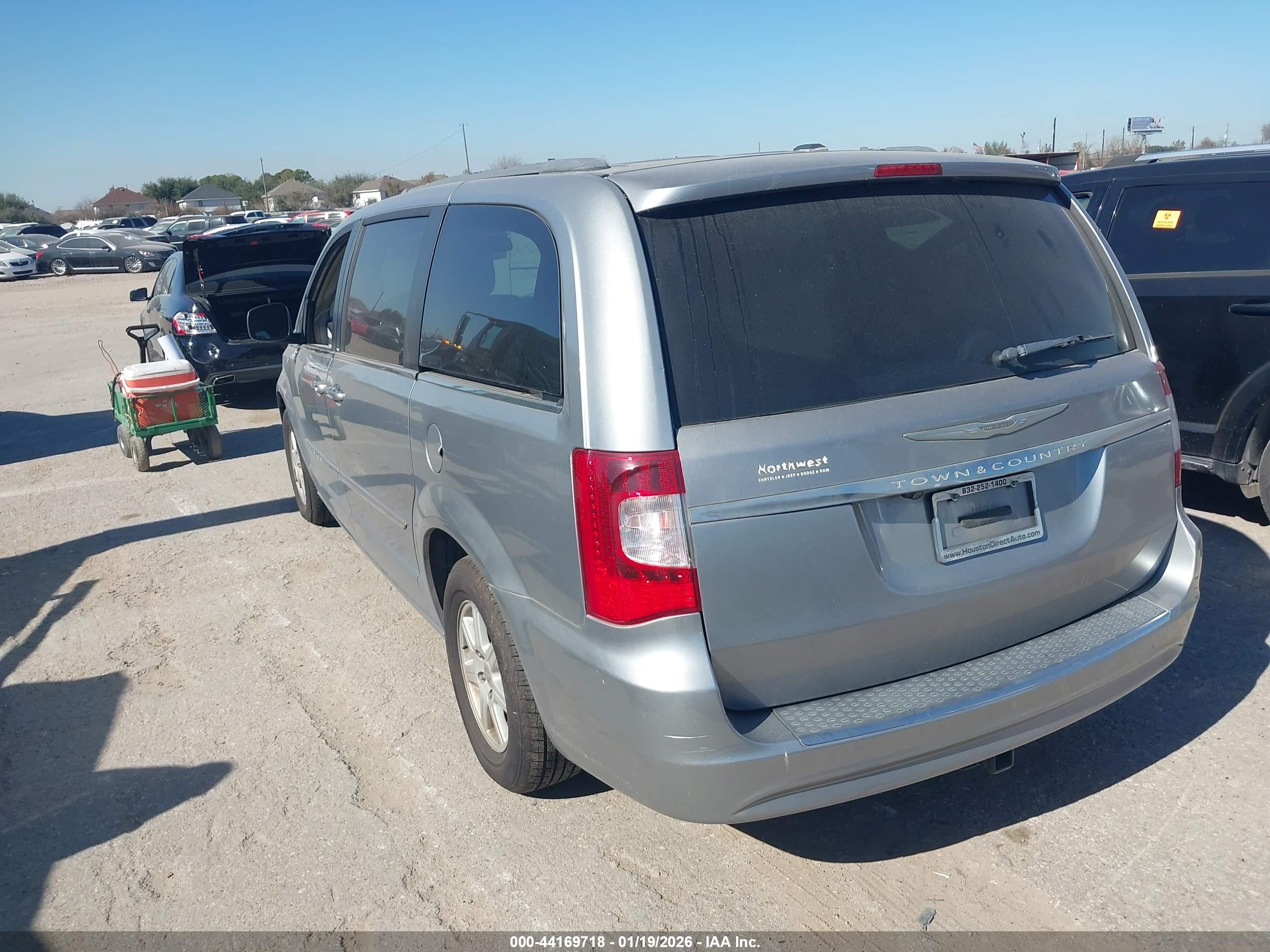 CHRYSLER TOWN image 3