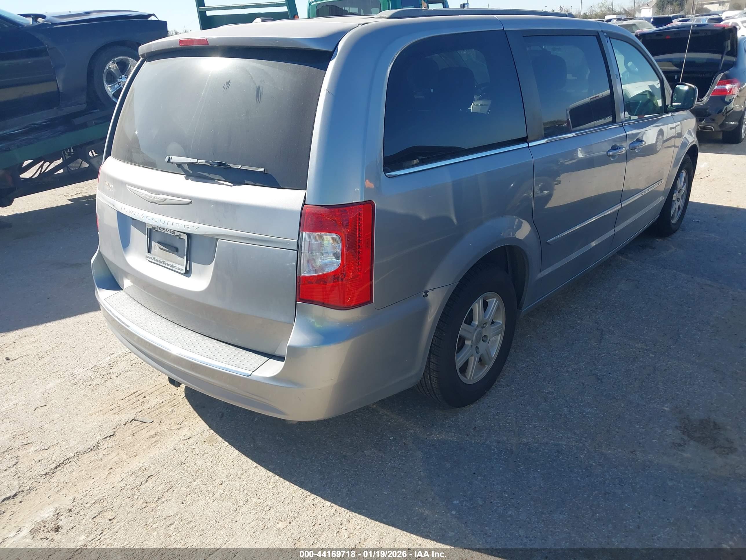 CHRYSLER TOWN image 4