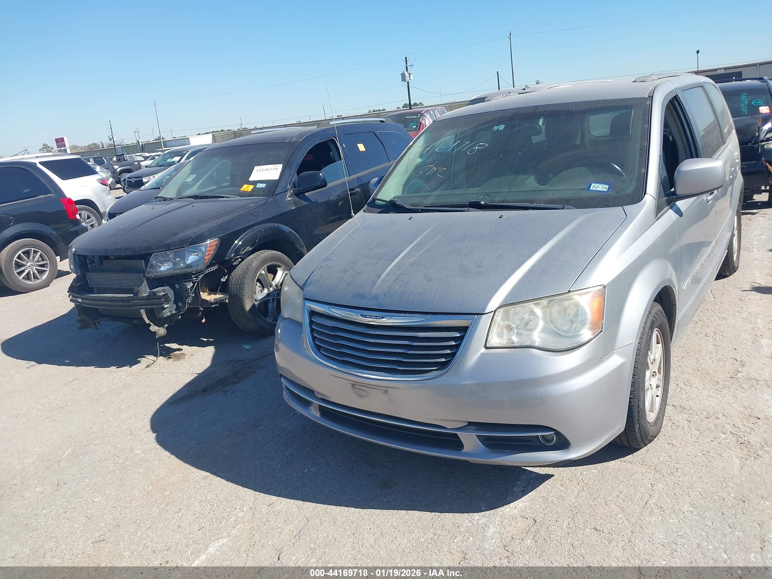CHRYSLER TOWN image 6