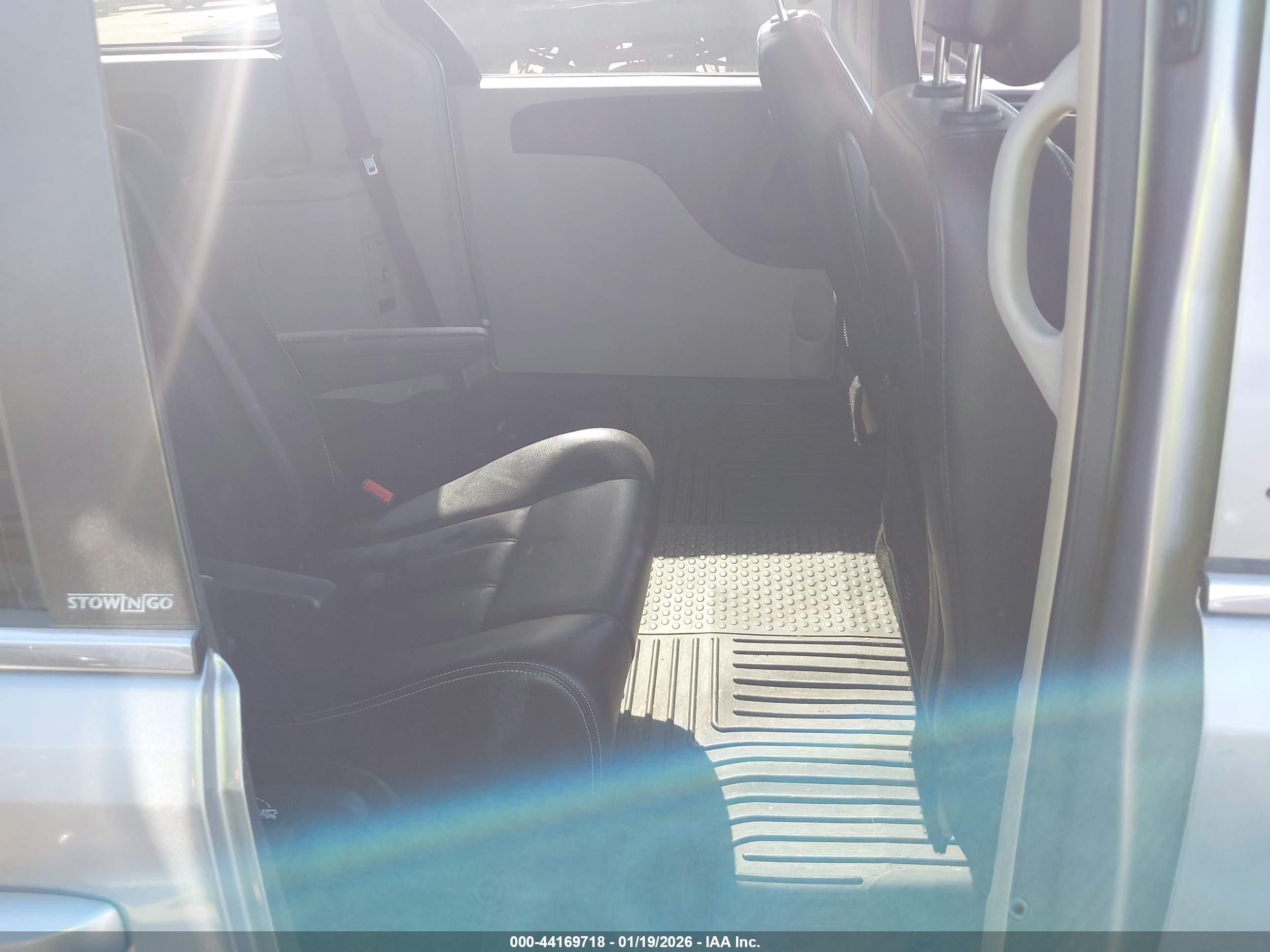 CHRYSLER TOWN image 8
