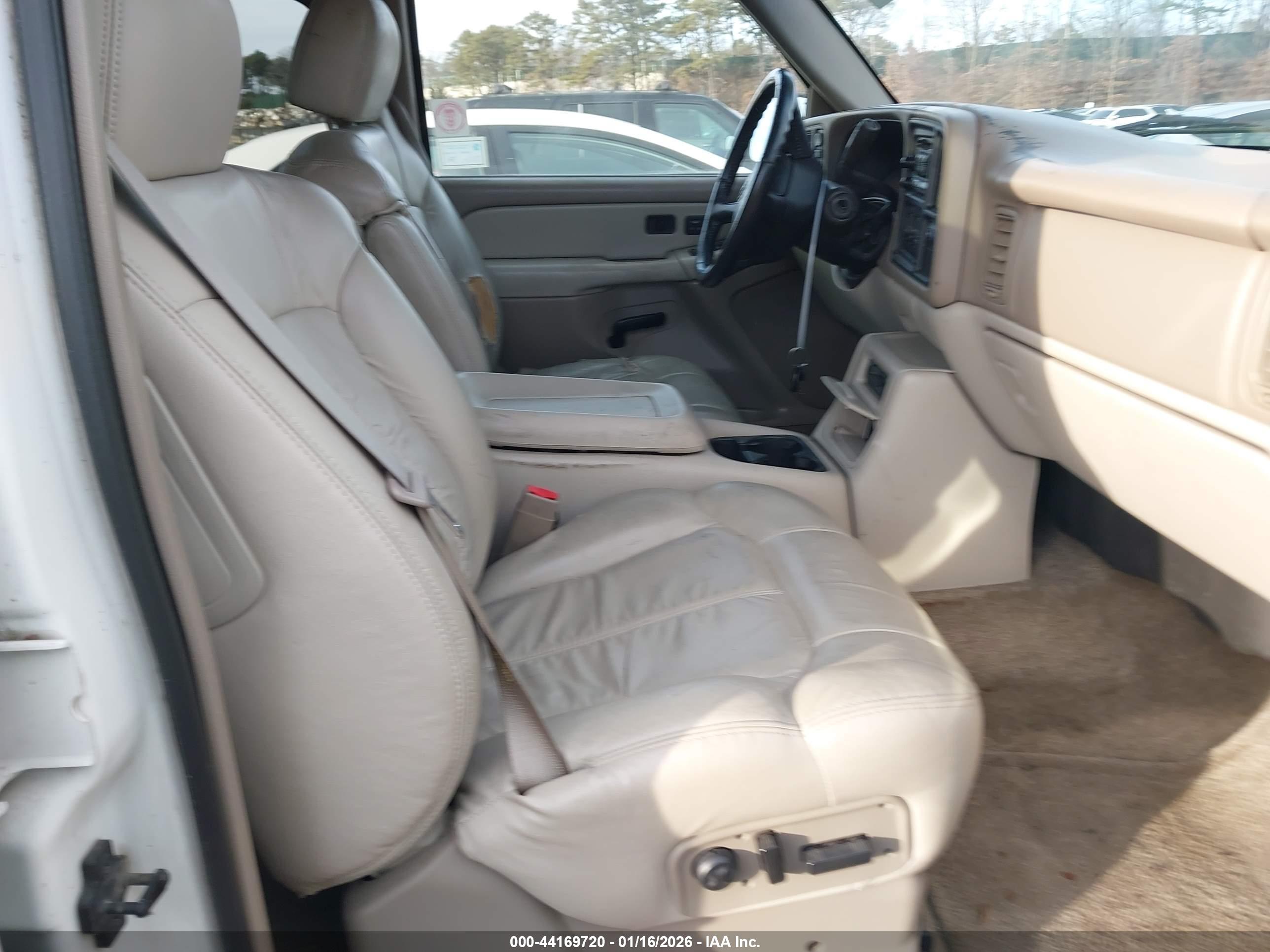 CHEVROLET TAHOE image 5