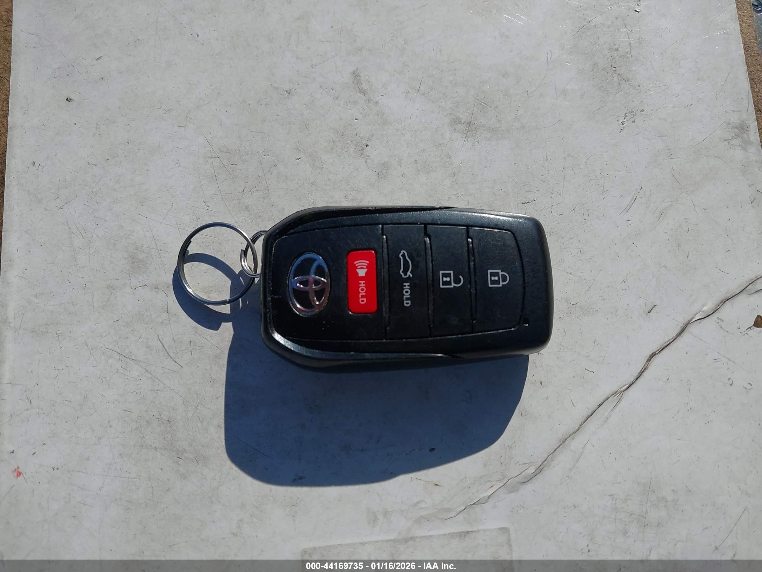 TOYOTA CAMRY image 11