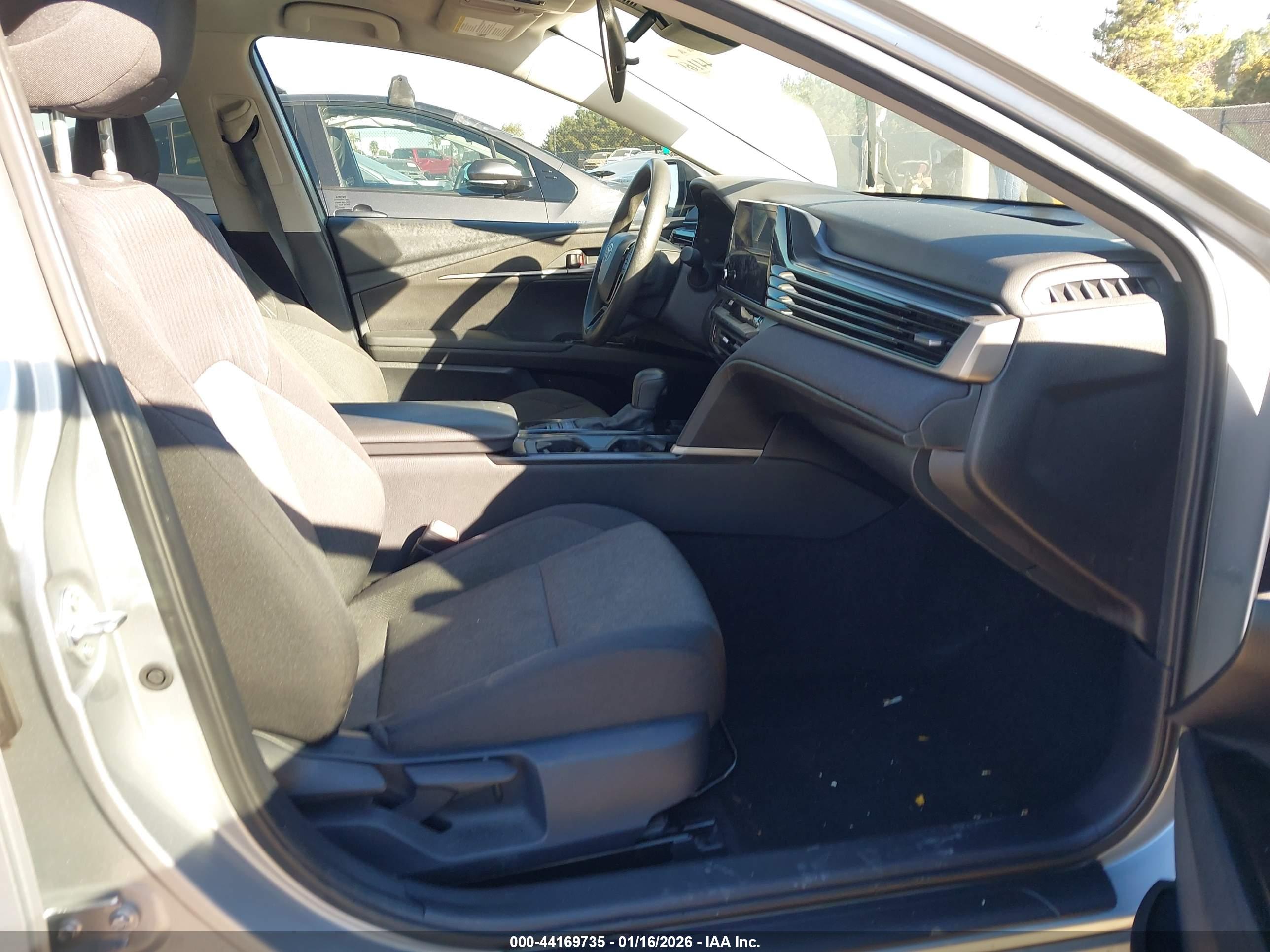 TOYOTA CAMRY image 5