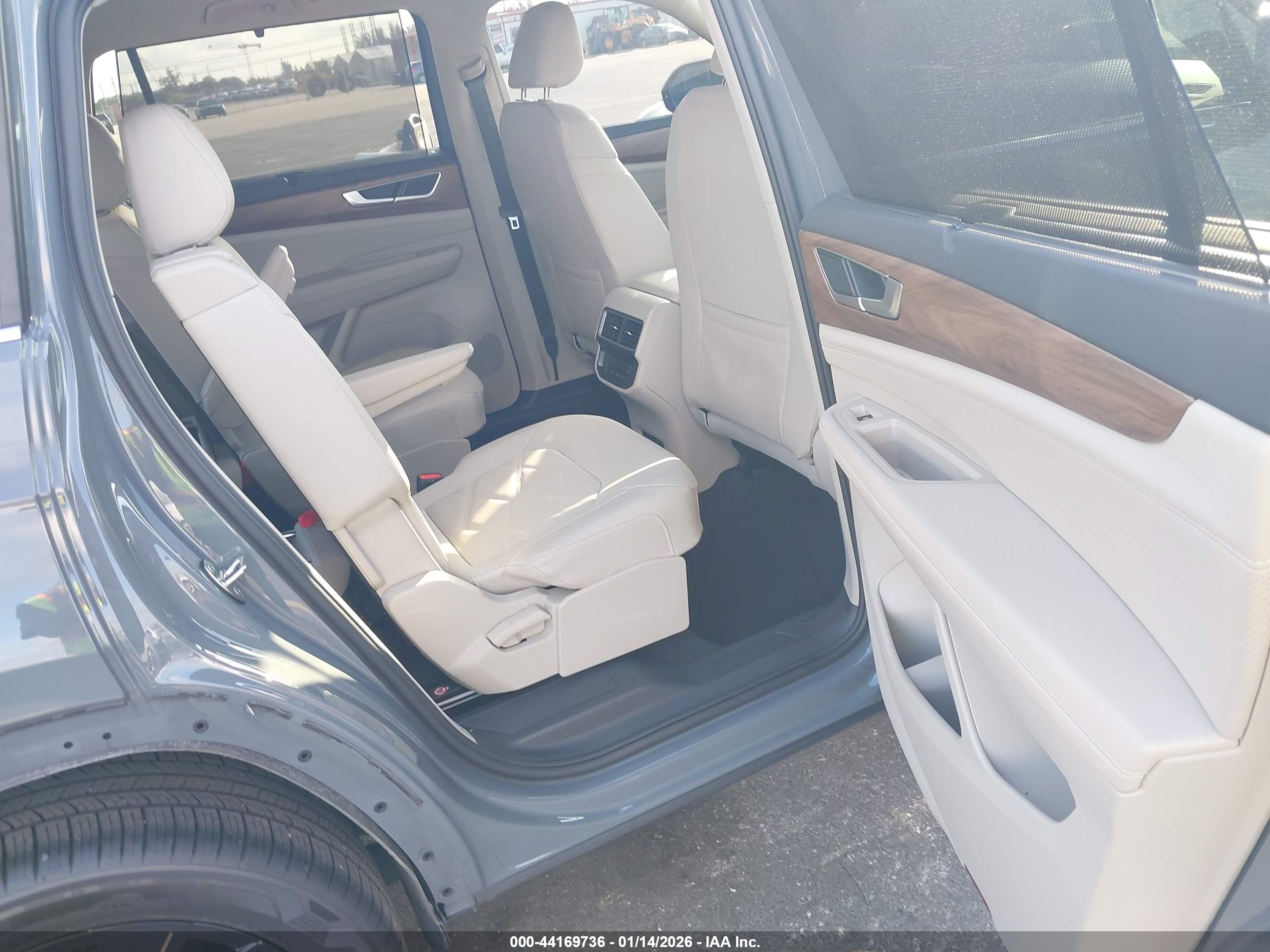 VOLKSWAGEN ATLAS image 8