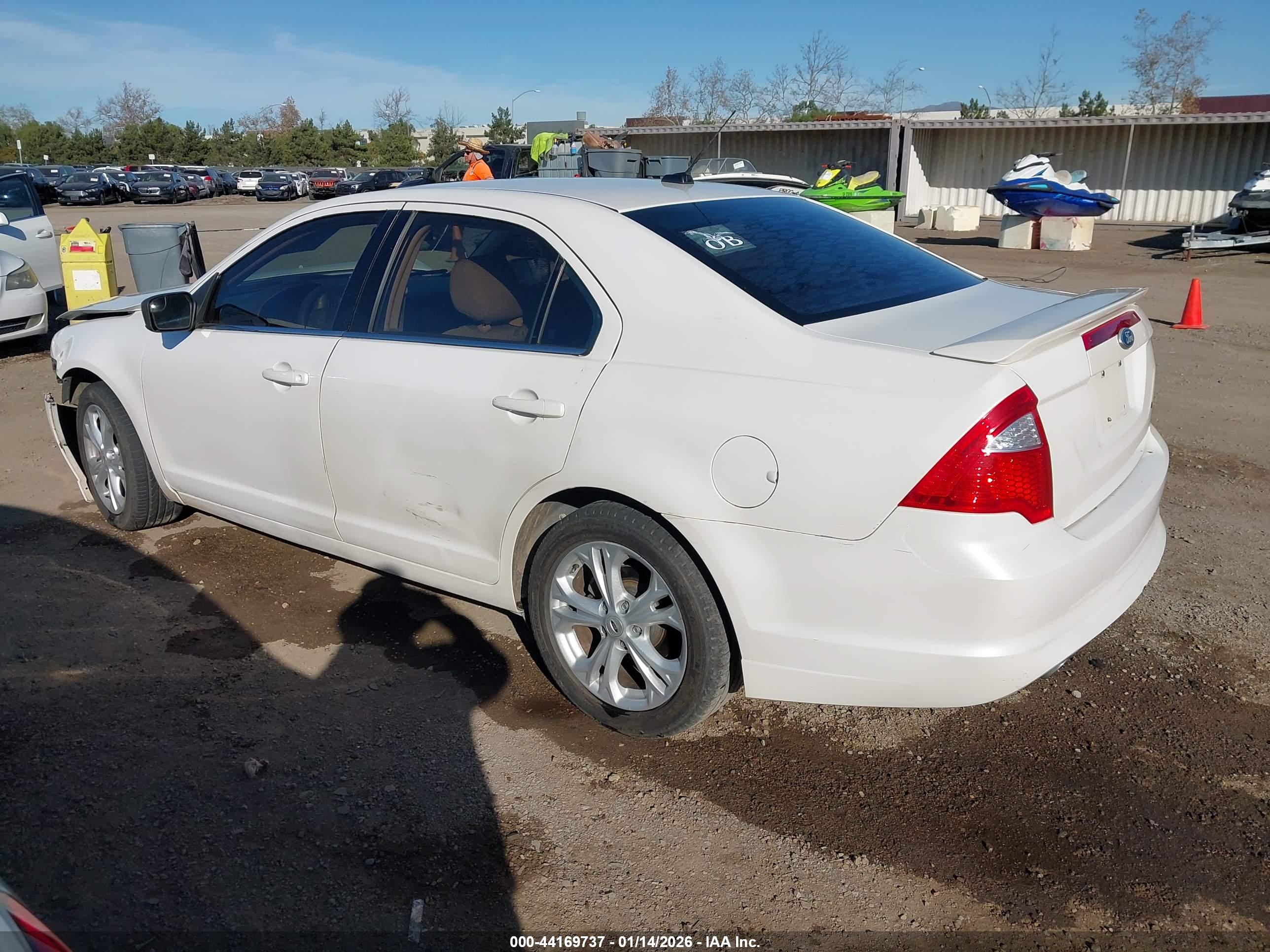 FORD FUSION image 3