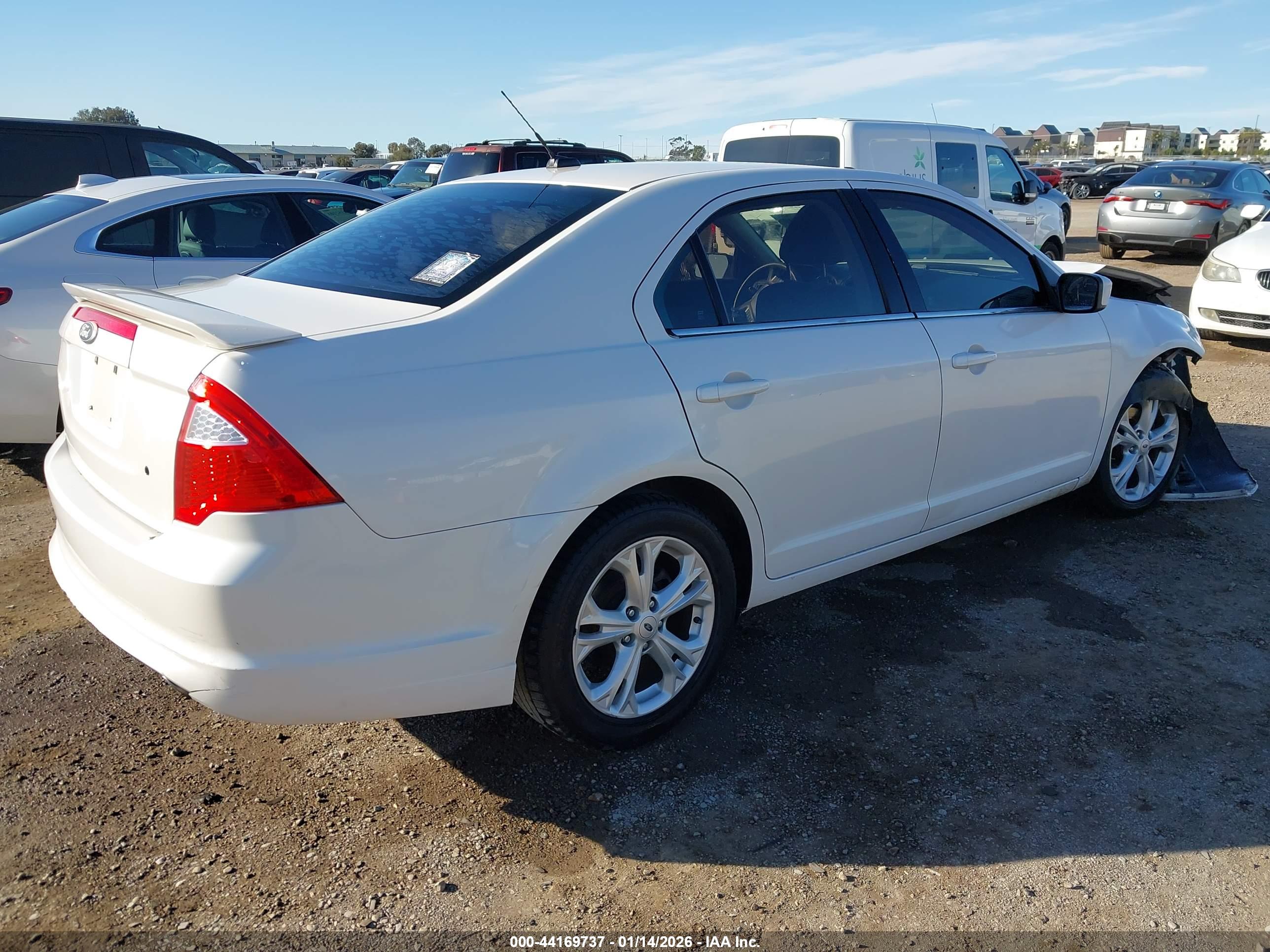 FORD FUSION image 4