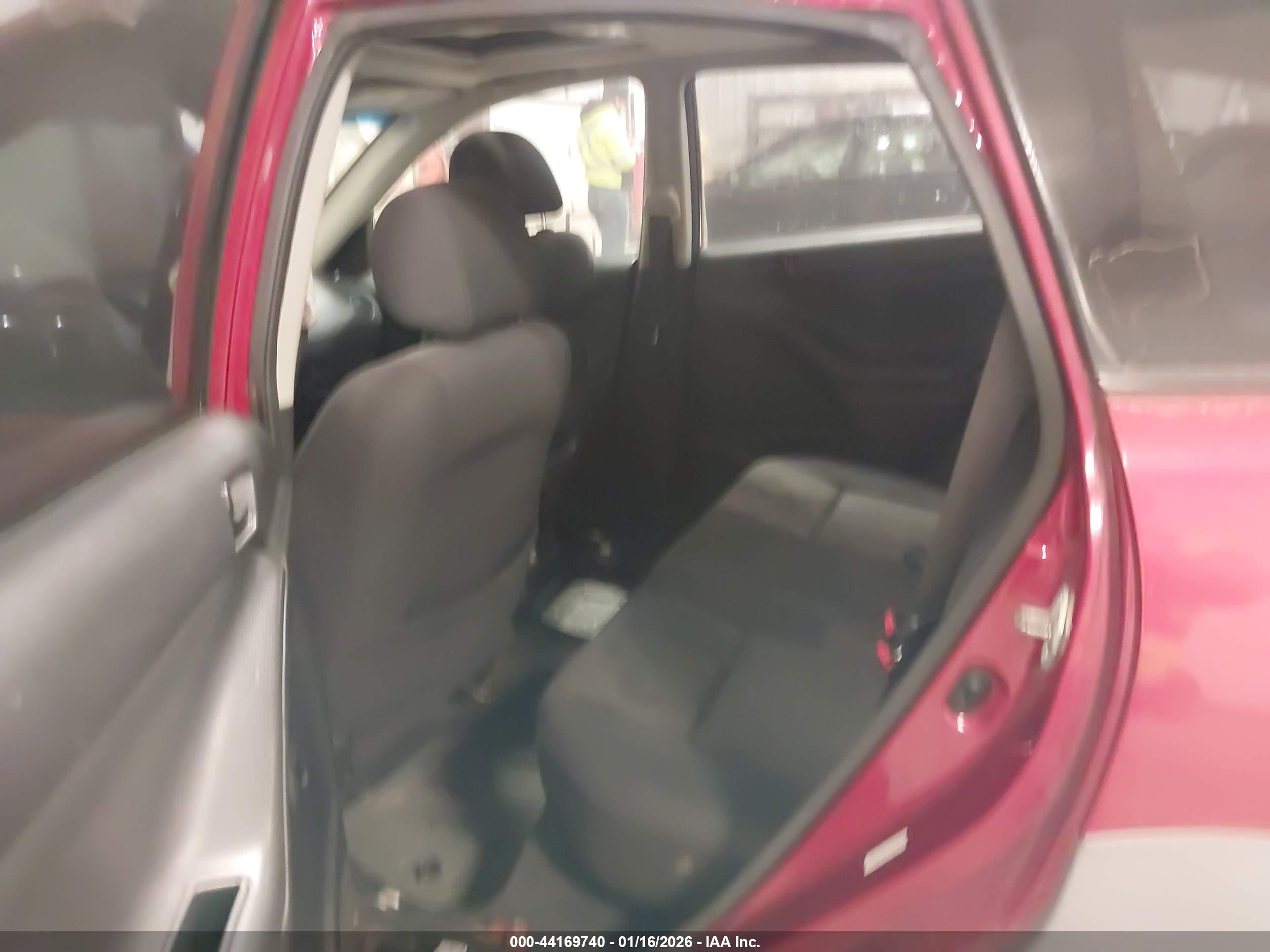 PONTIAC VIBE image 8