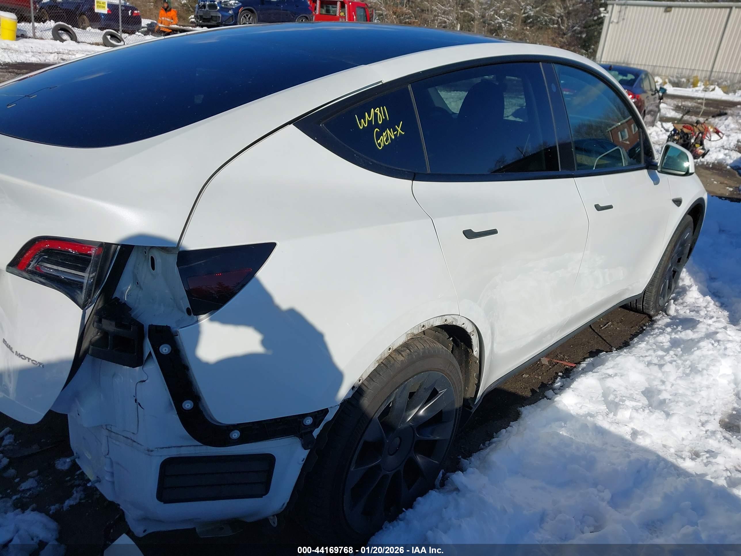 TESLA MODEL image 4