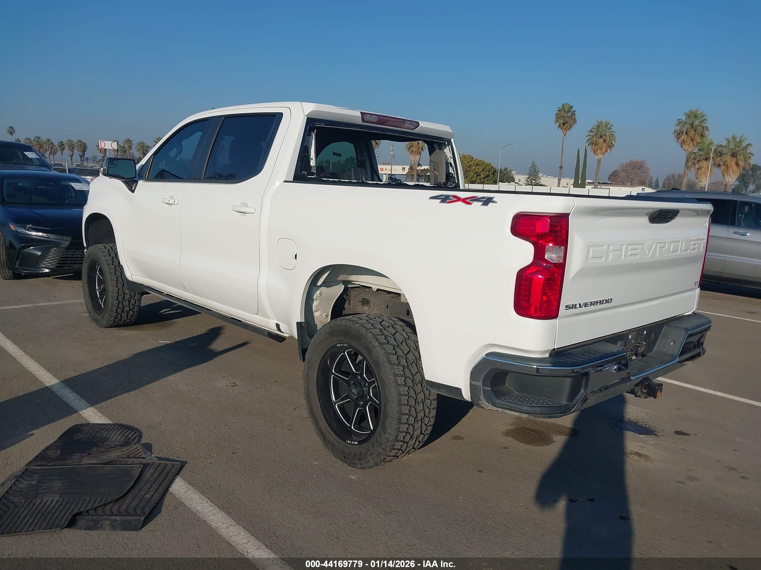 CHEVROLET SILVERADO image 3
