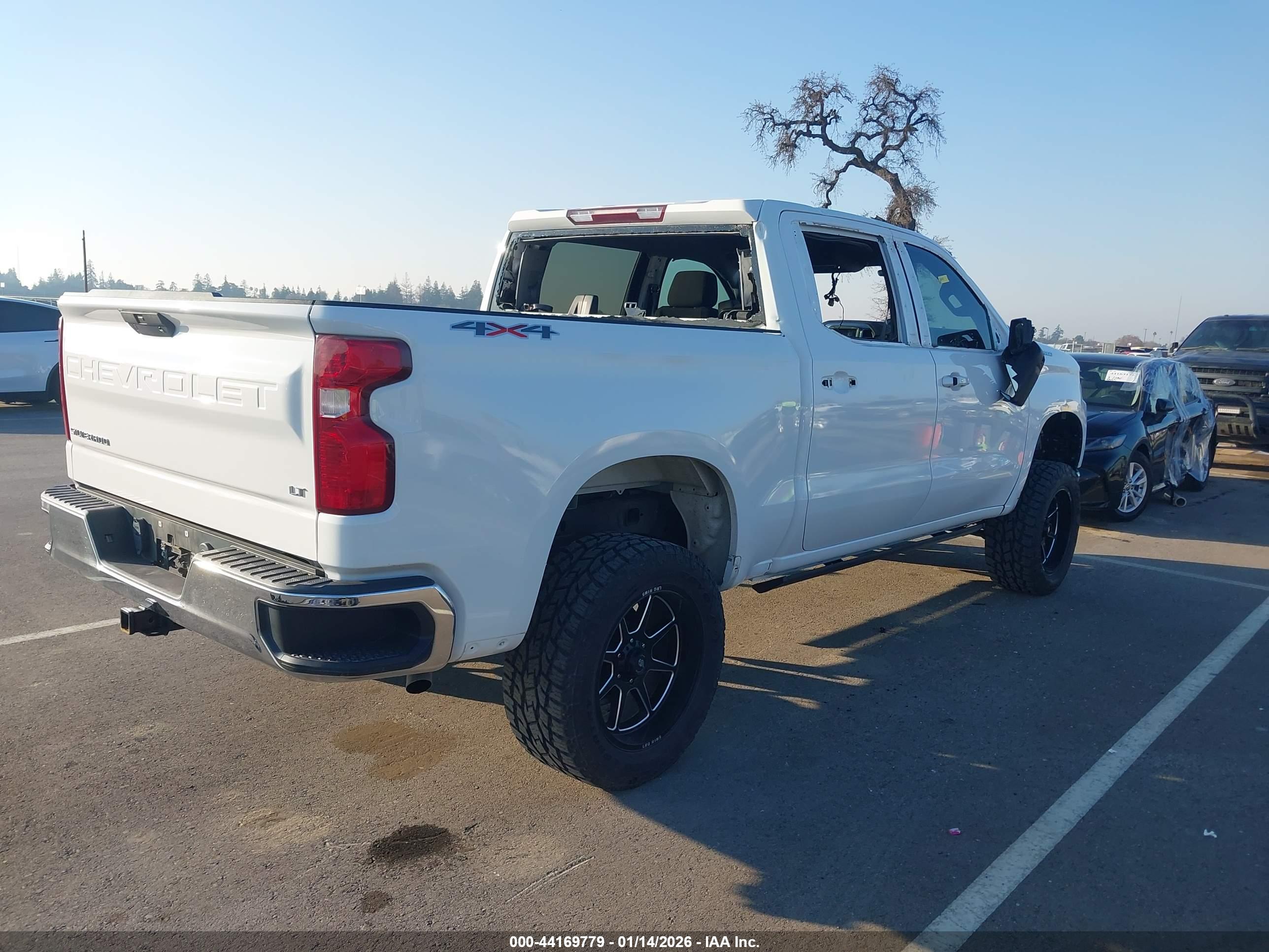 CHEVROLET SILVERADO image 4