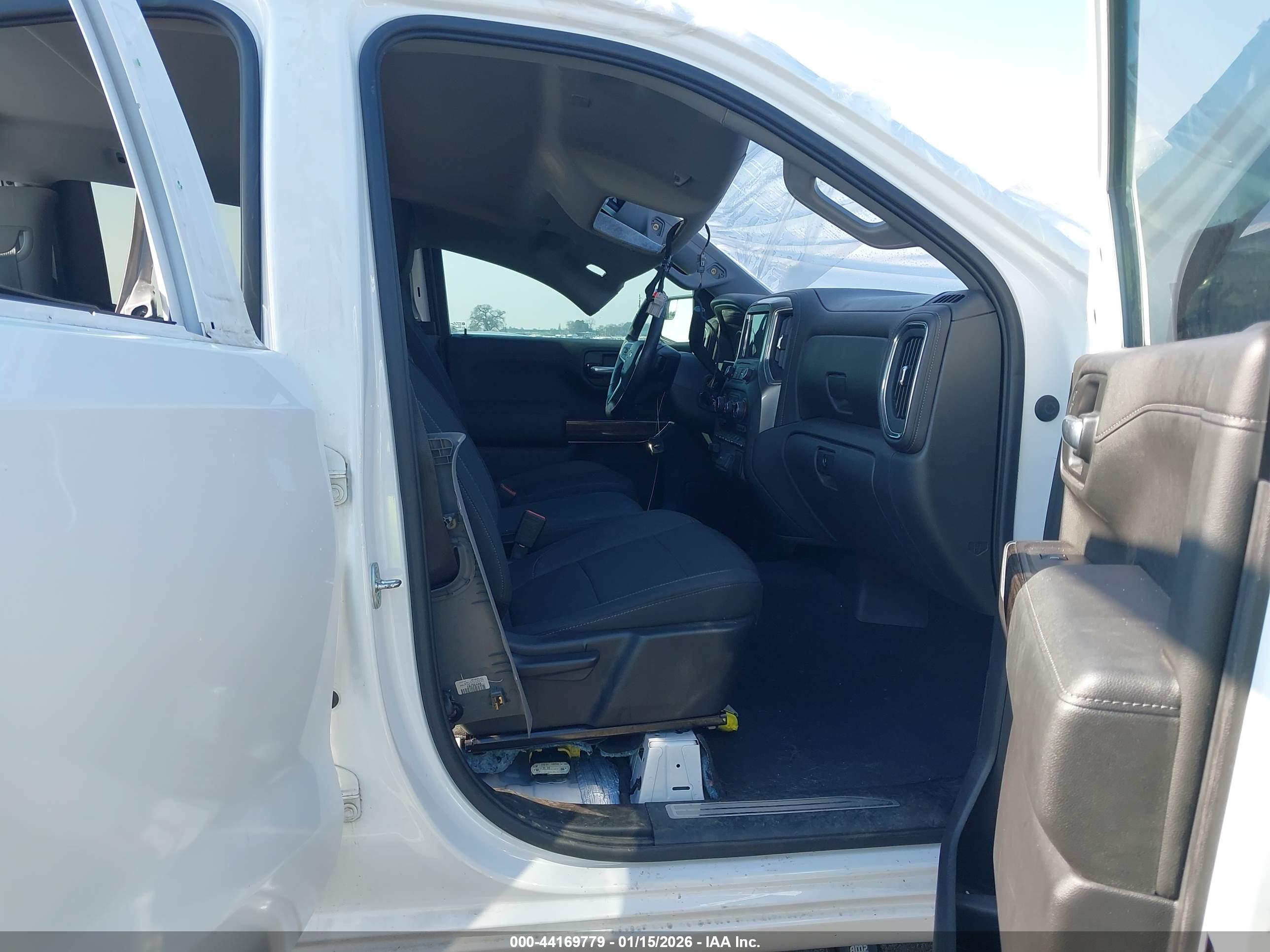 CHEVROLET SILVERADO image 5