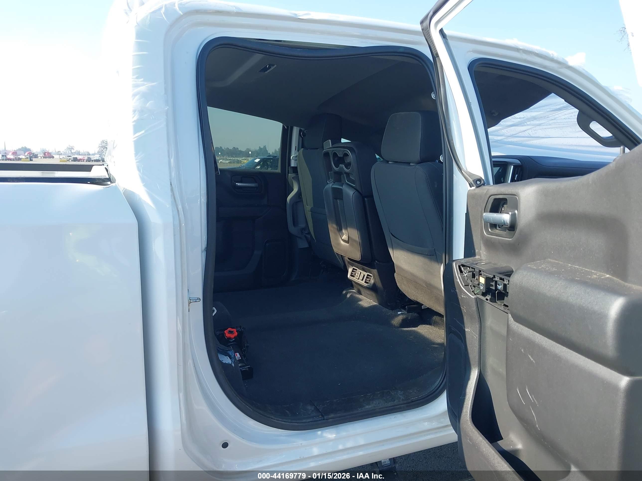 CHEVROLET SILVERADO image 8