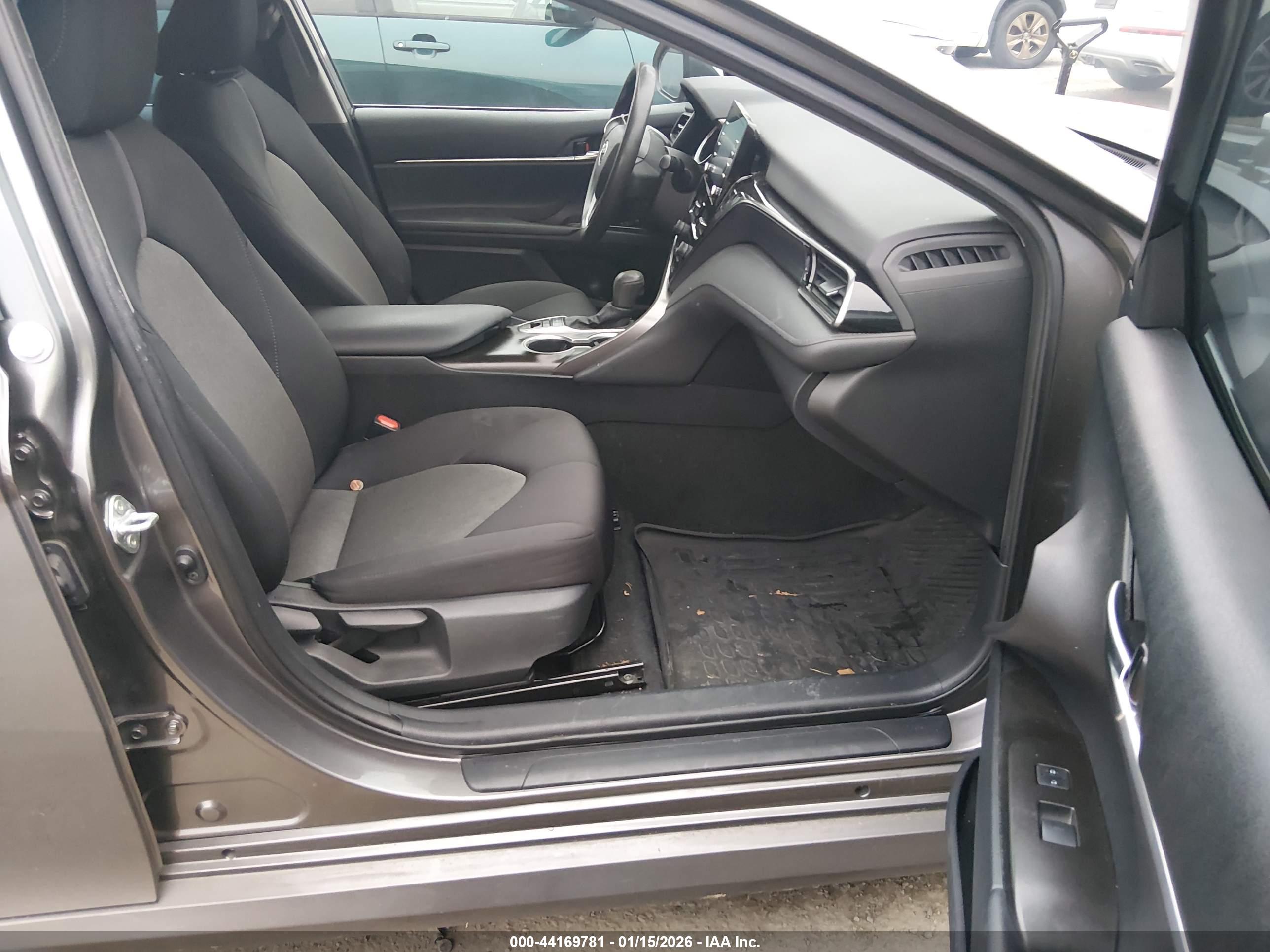 TOYOTA CAMRY image 5