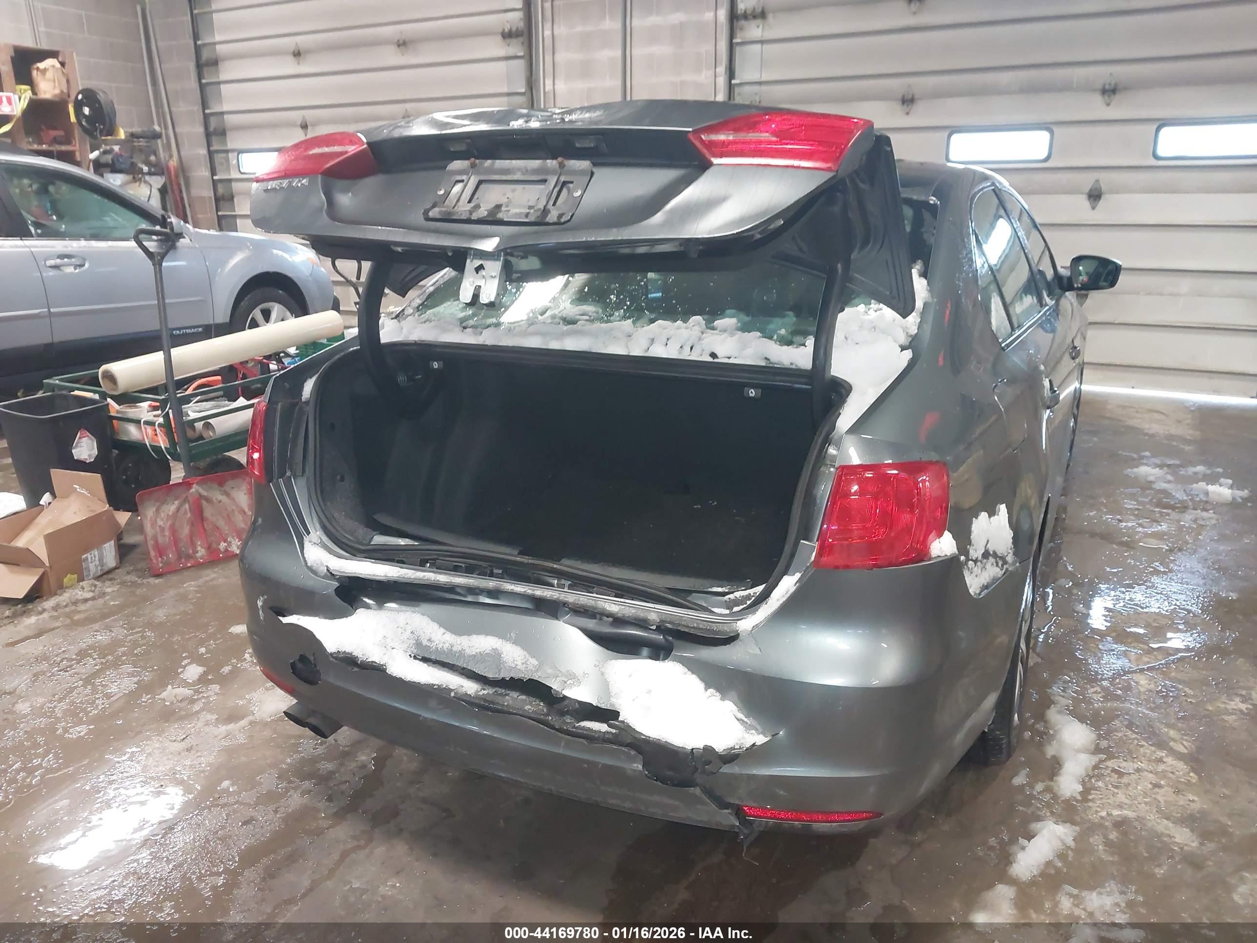 VOLKSWAGEN JETTA image 6