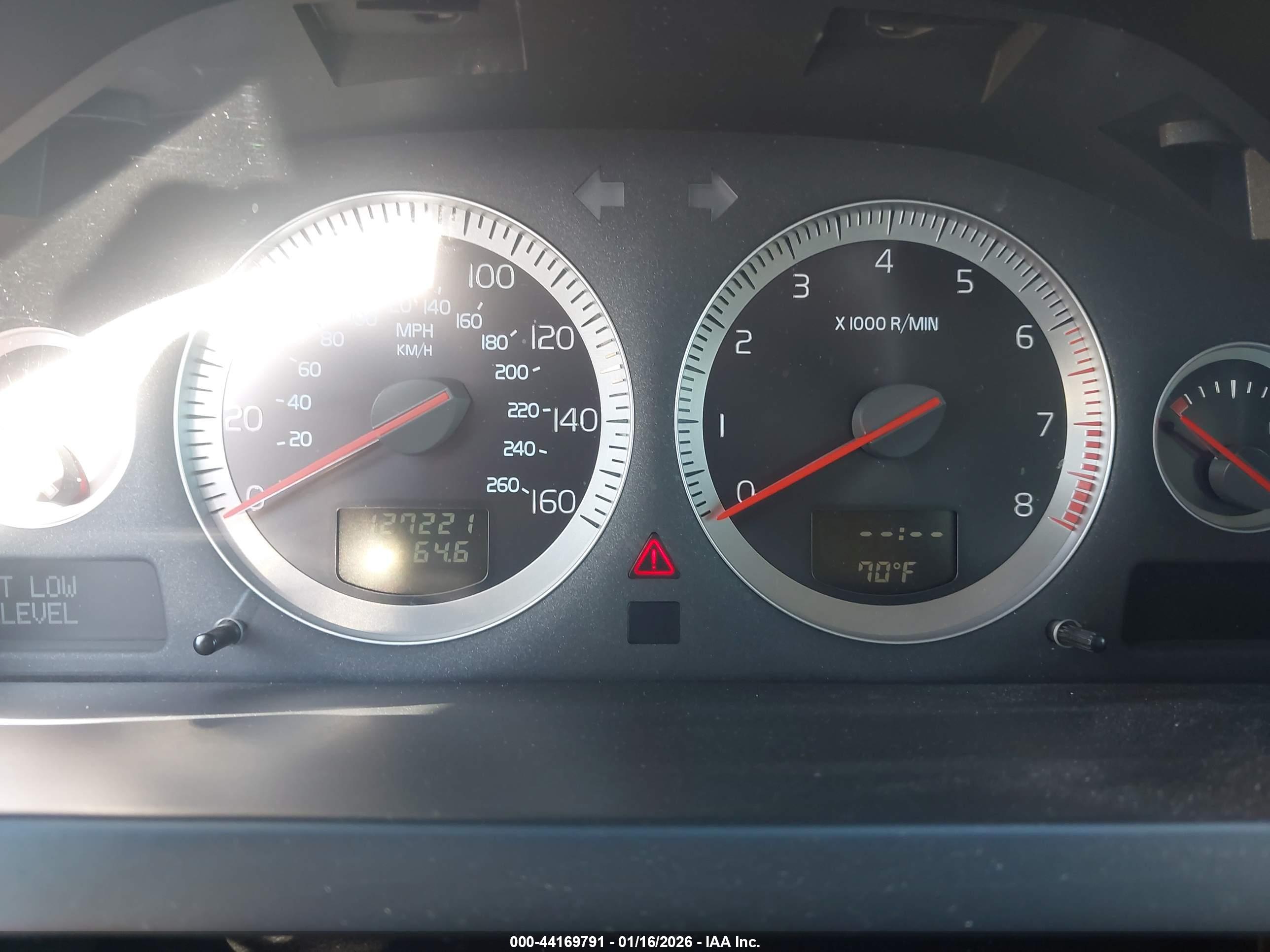 VOLVO XC90 image 7