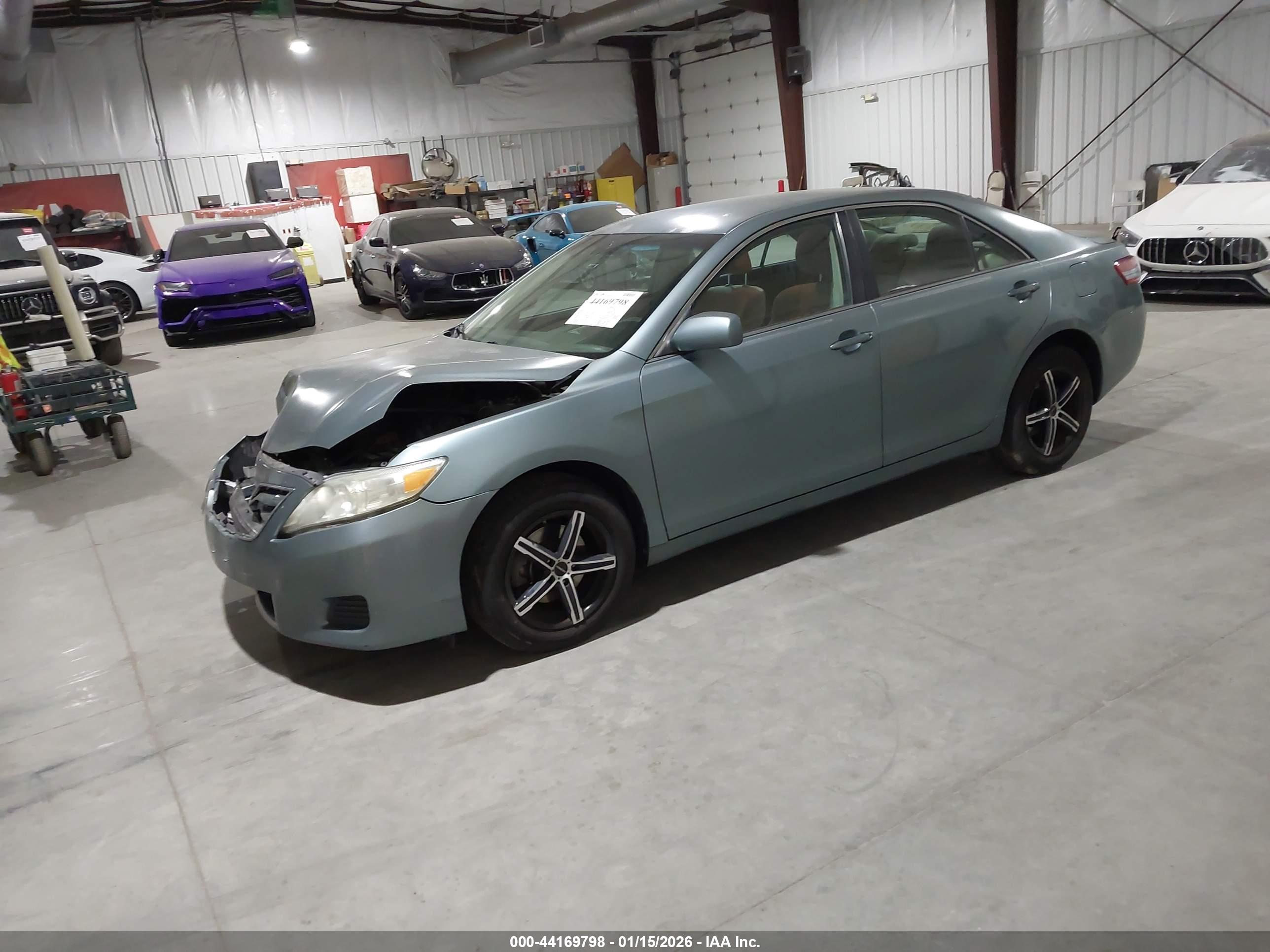 TOYOTA CAMRY image 2