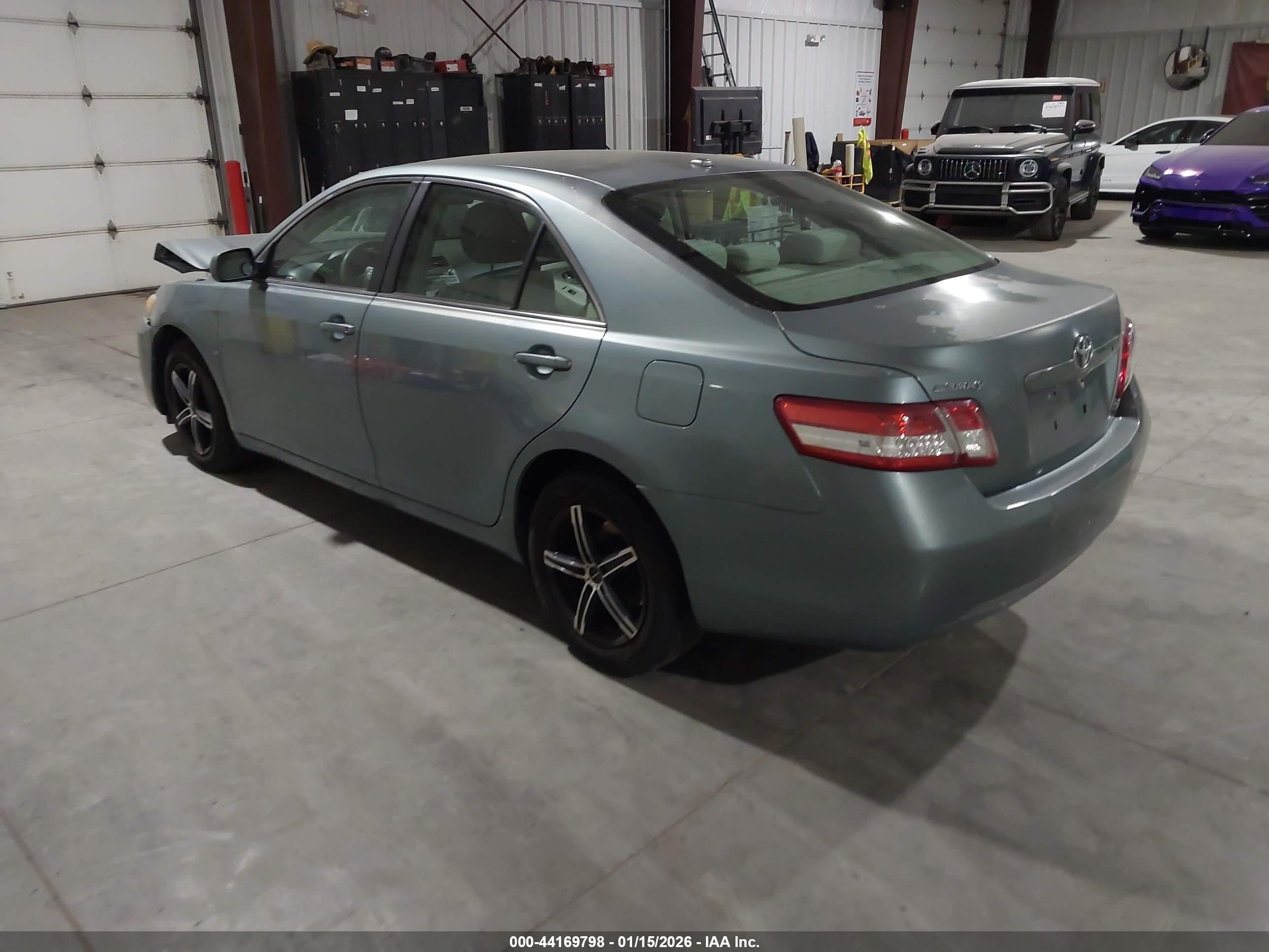 TOYOTA CAMRY image 3