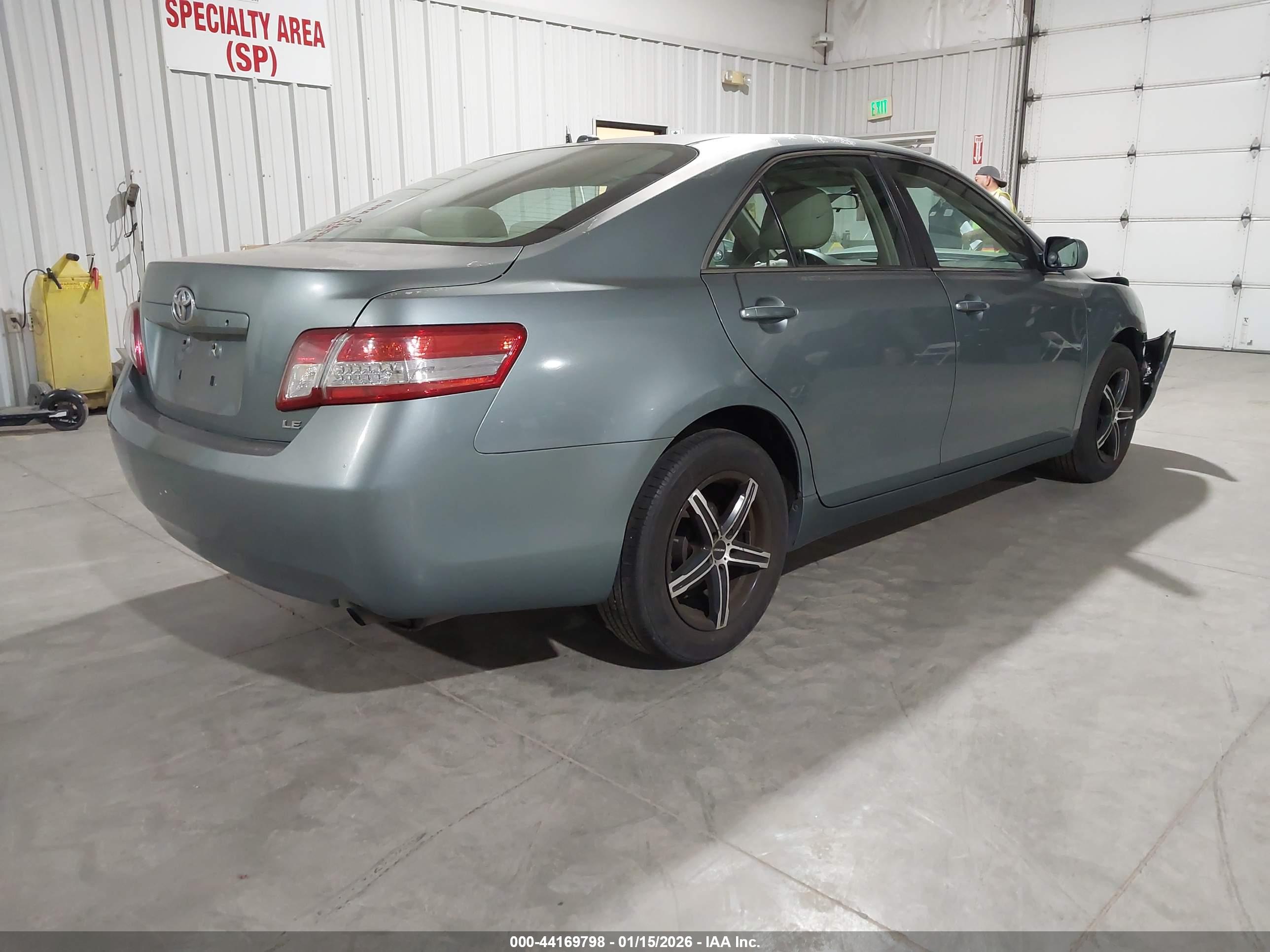 TOYOTA CAMRY image 4
