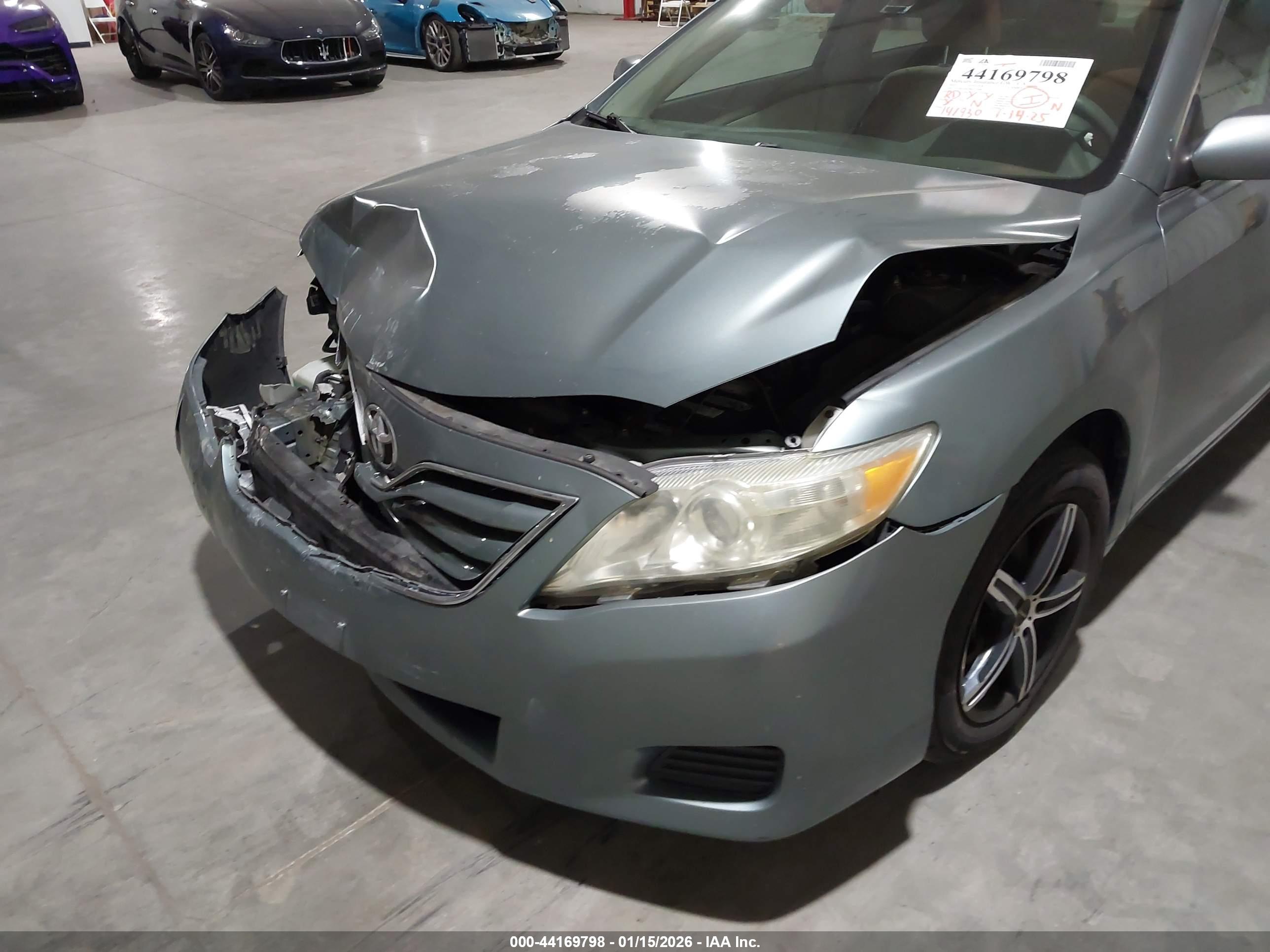 TOYOTA CAMRY image 6