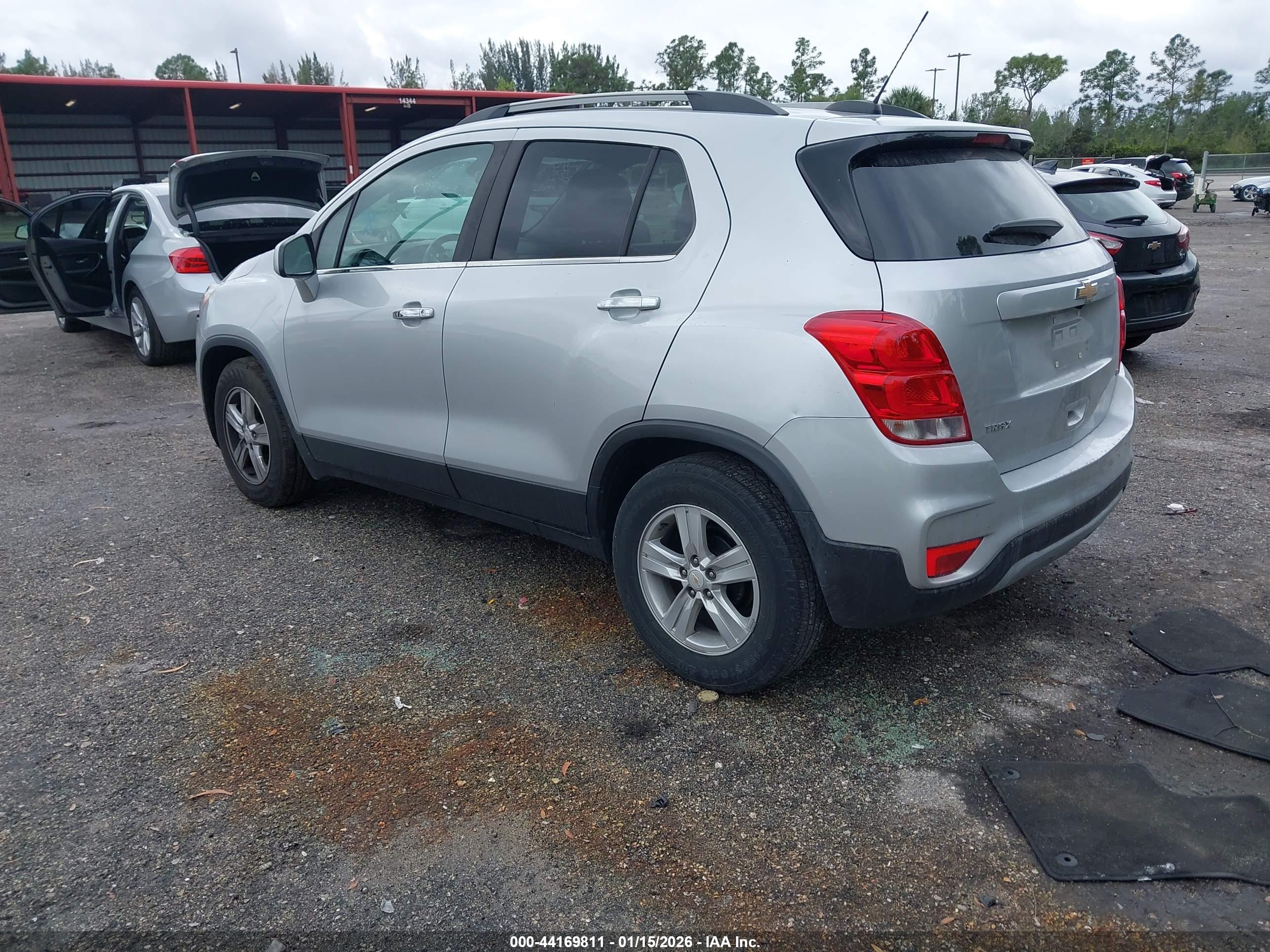 CHEVROLET TRAX image 3