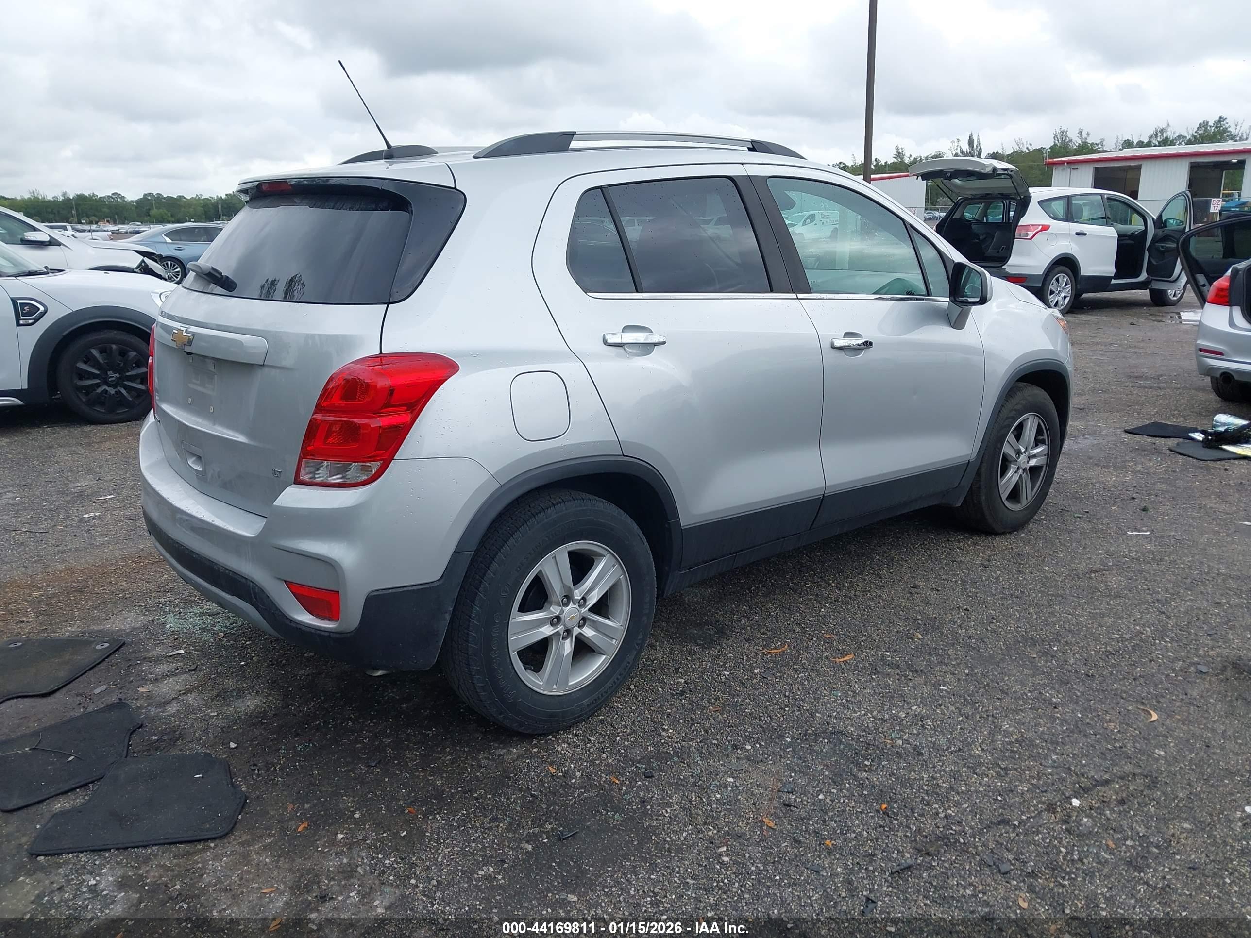 CHEVROLET TRAX image 4