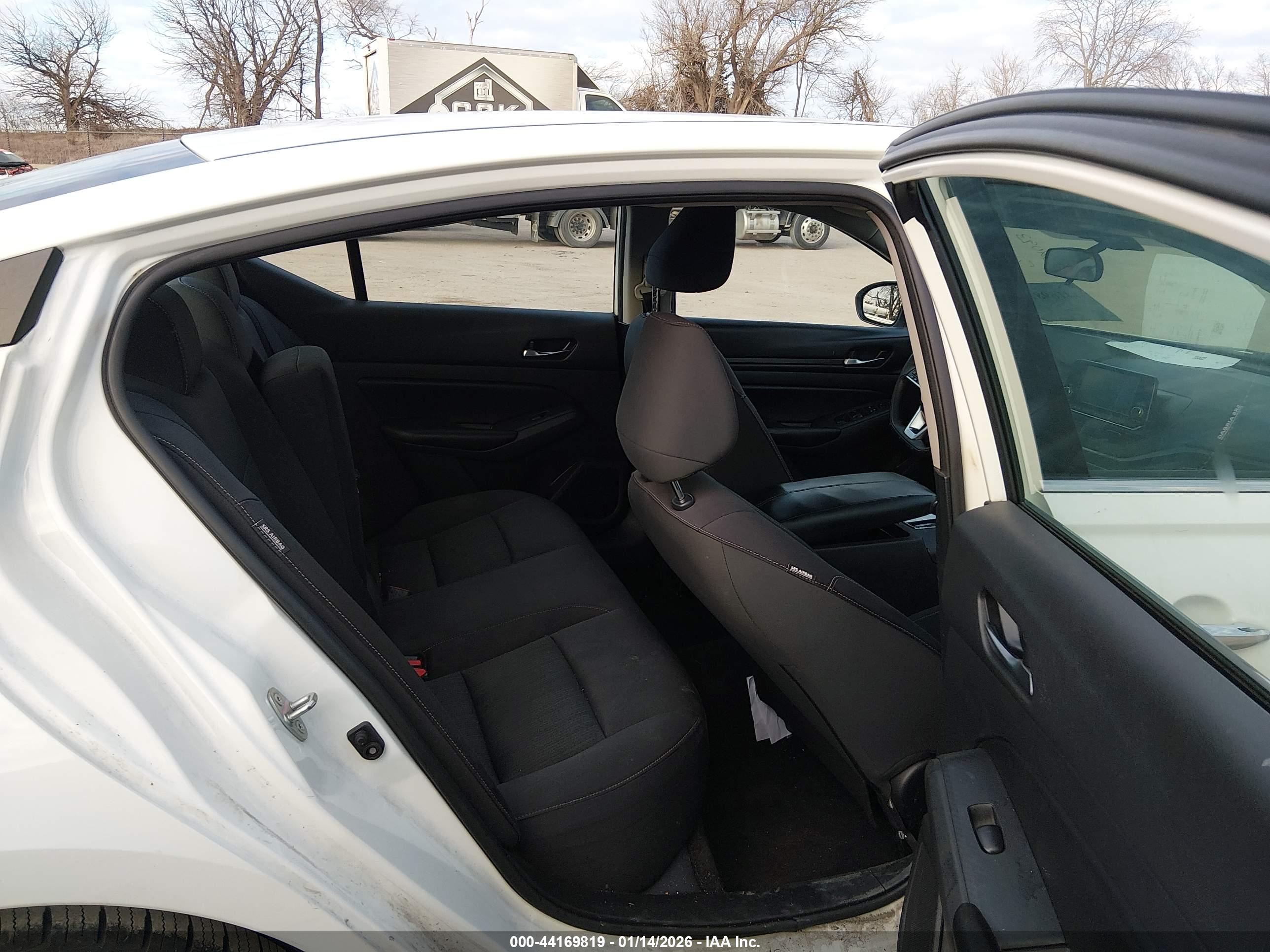 NISSAN ALTIMA image 8
