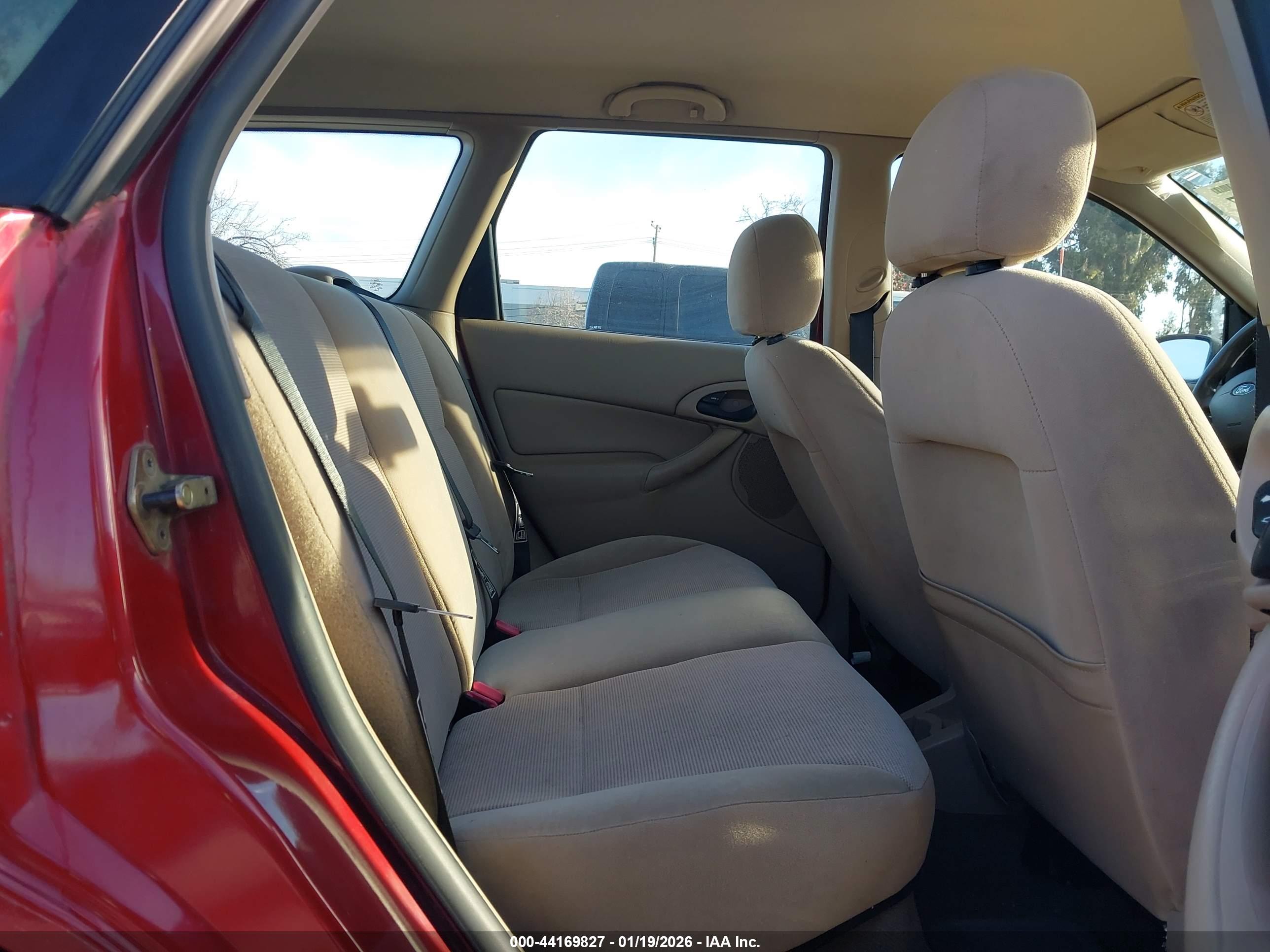 FORD FOCUS image 8