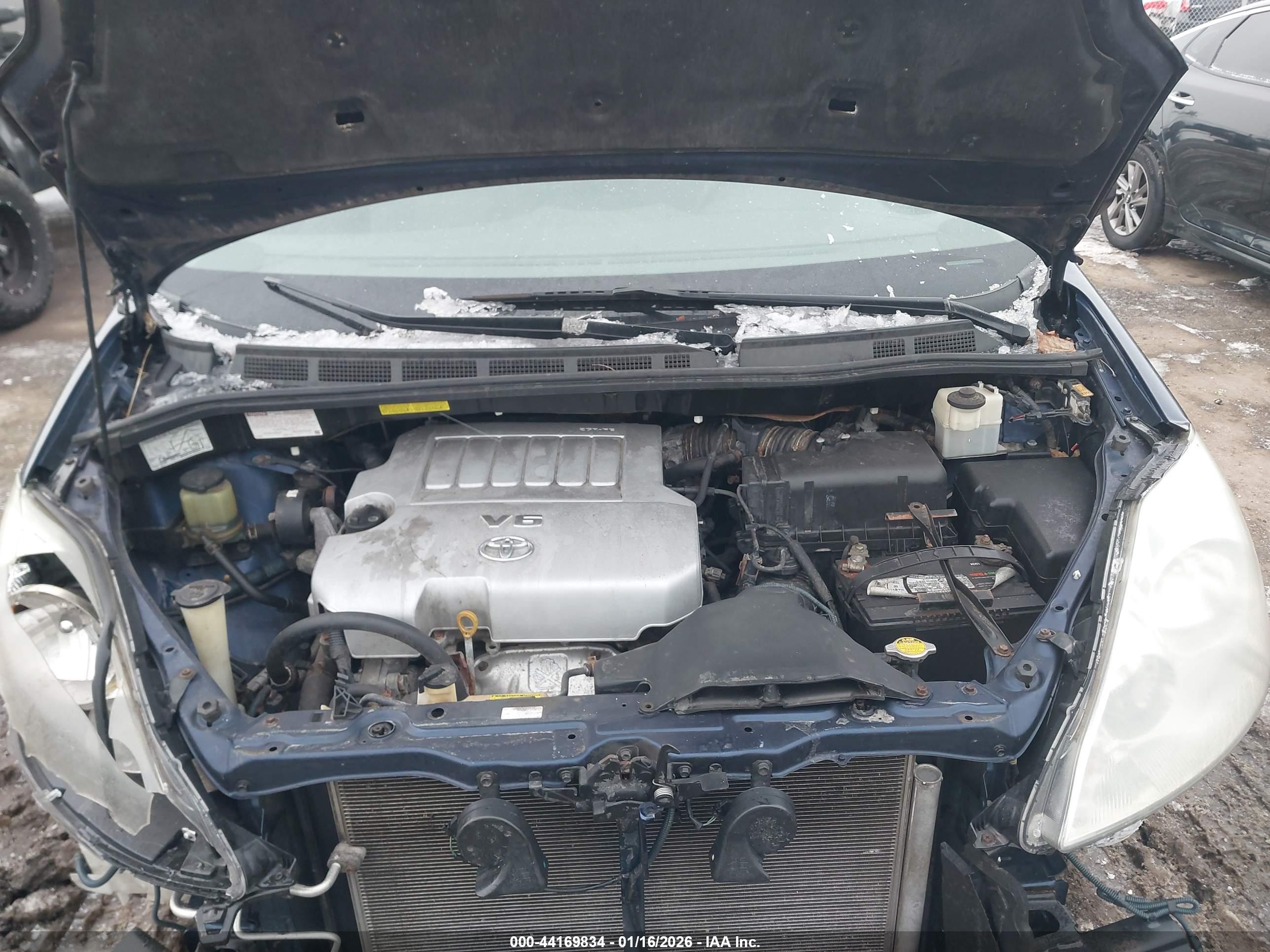 TOYOTA SIENNA image 10