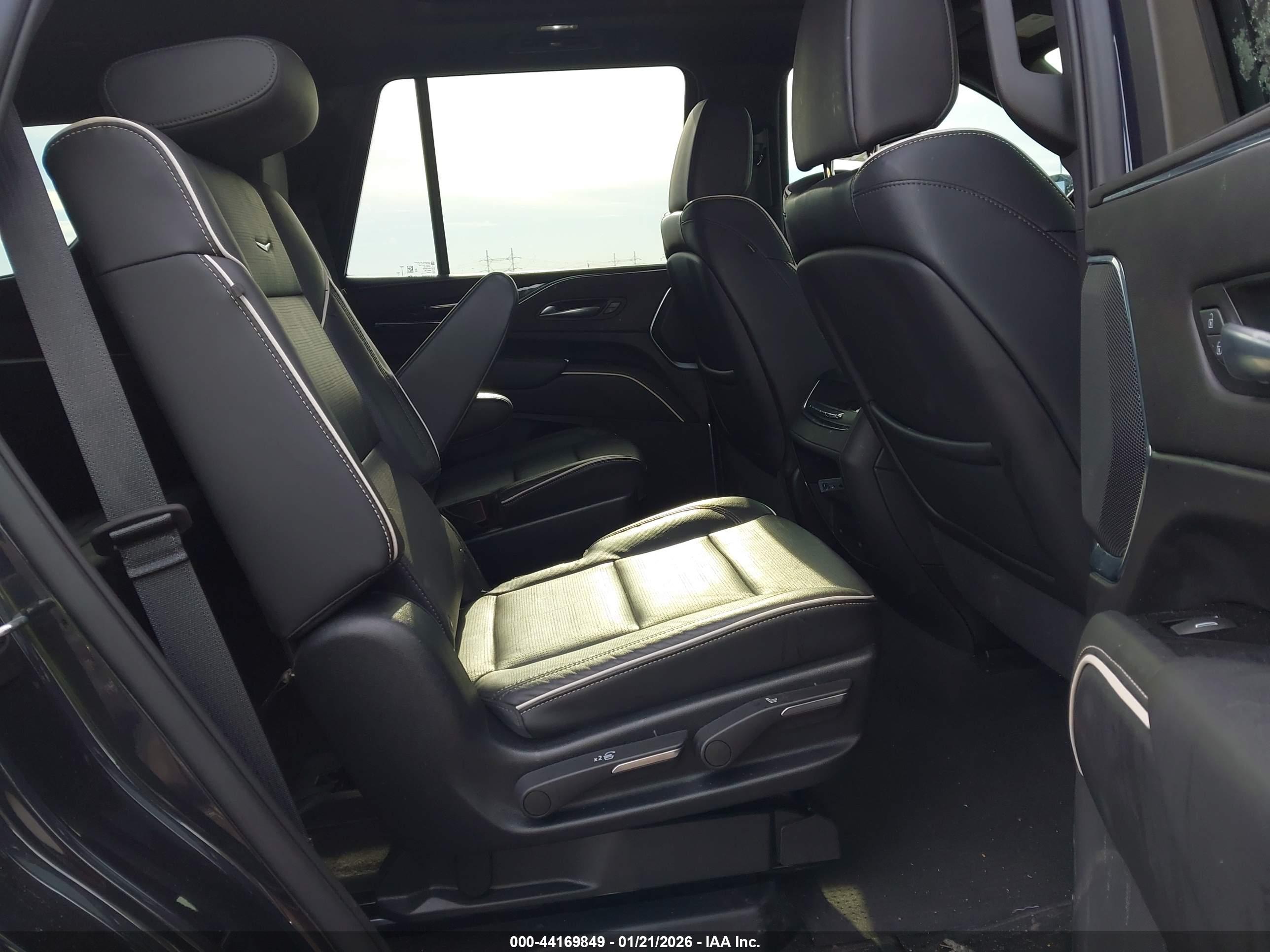 CADILLAC ESCALADE image 8
