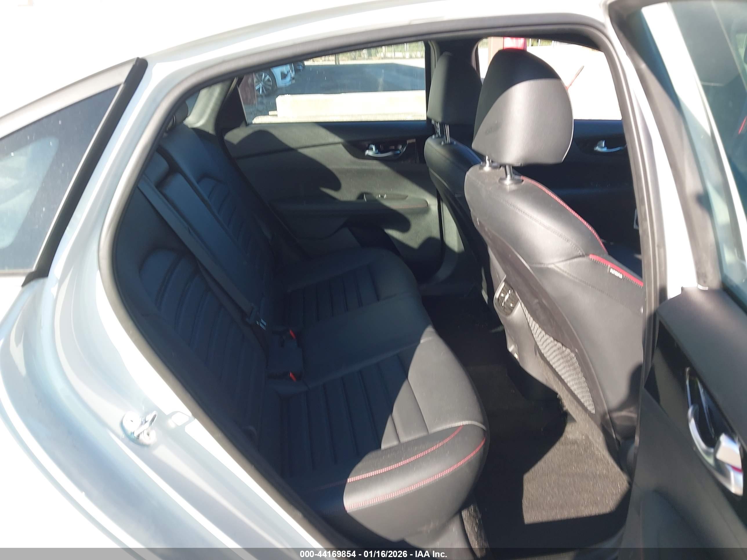 KIA FORTE image 8