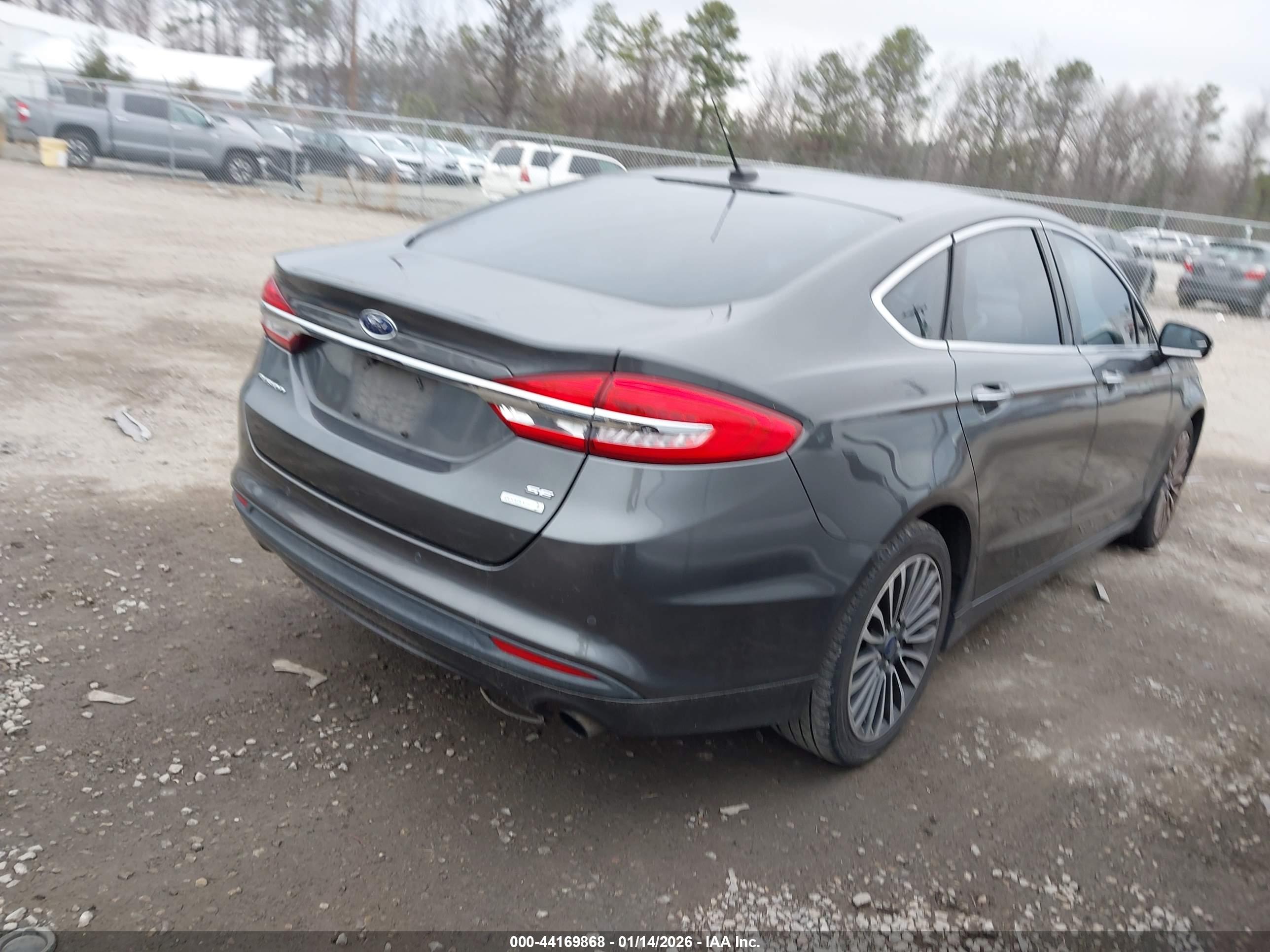 FORD FUSION image 4