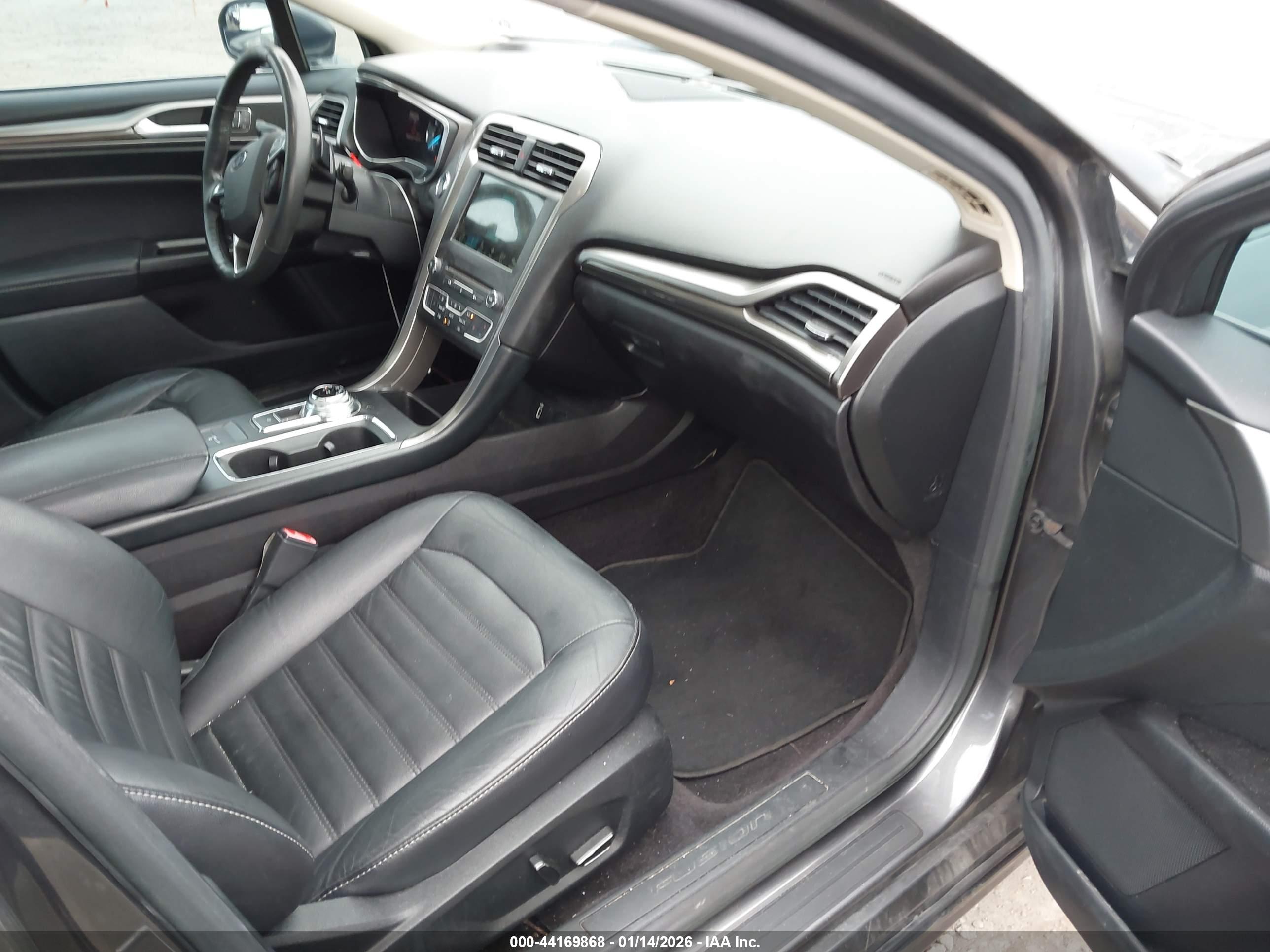 FORD FUSION image 5
