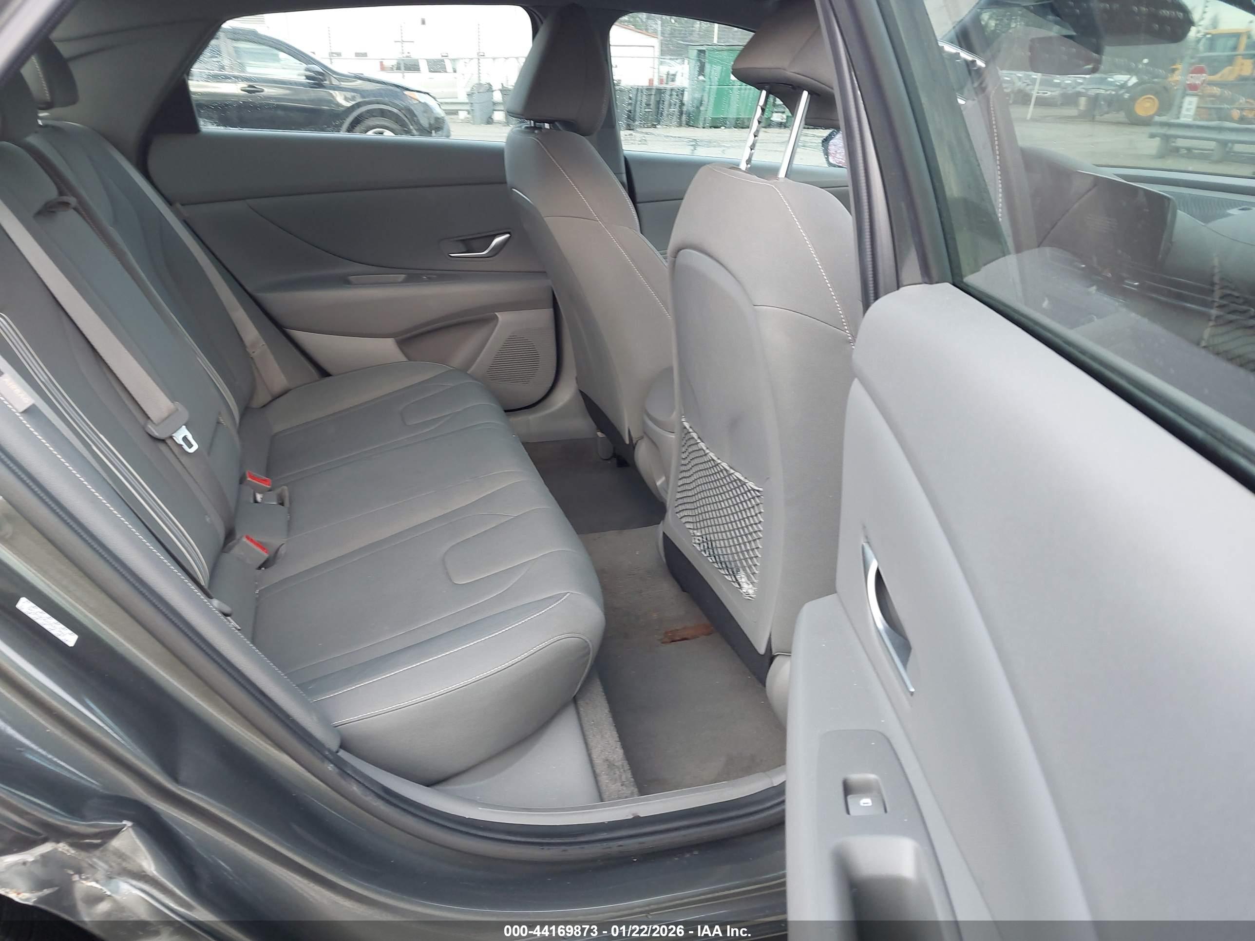 HYUNDAI ELANTRA image 8