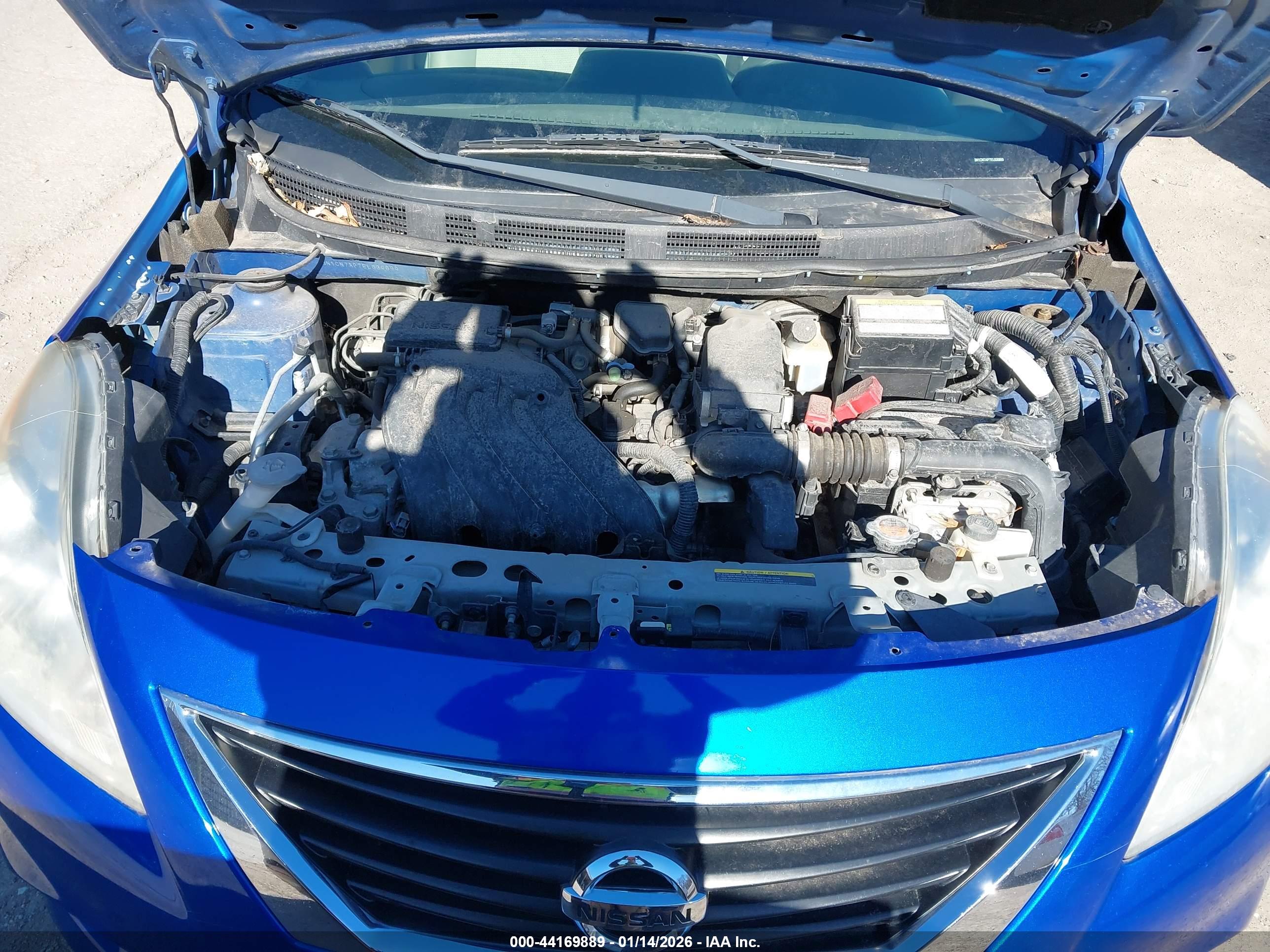 NISSAN VERSA image 10