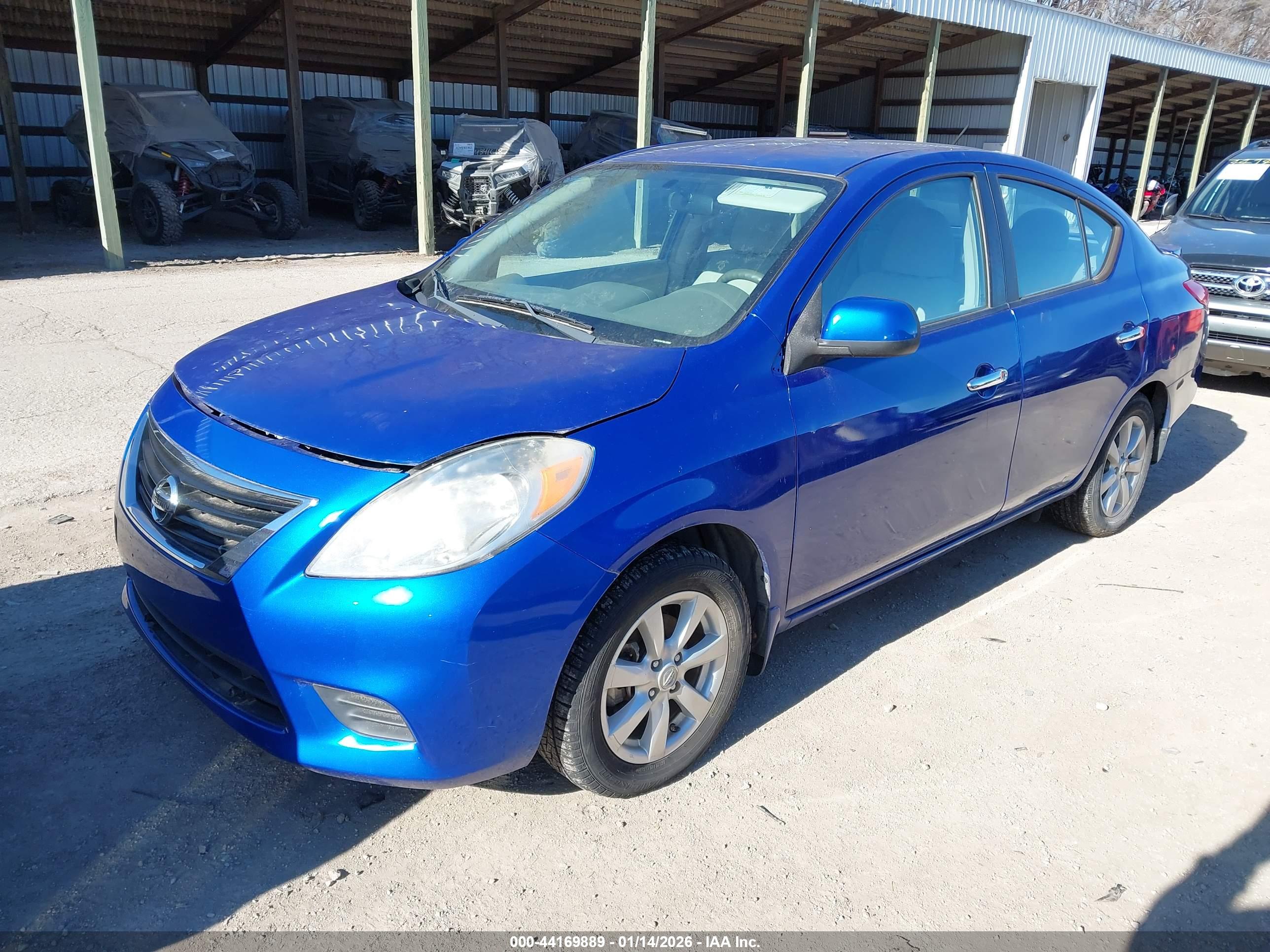 NISSAN VERSA image 2
