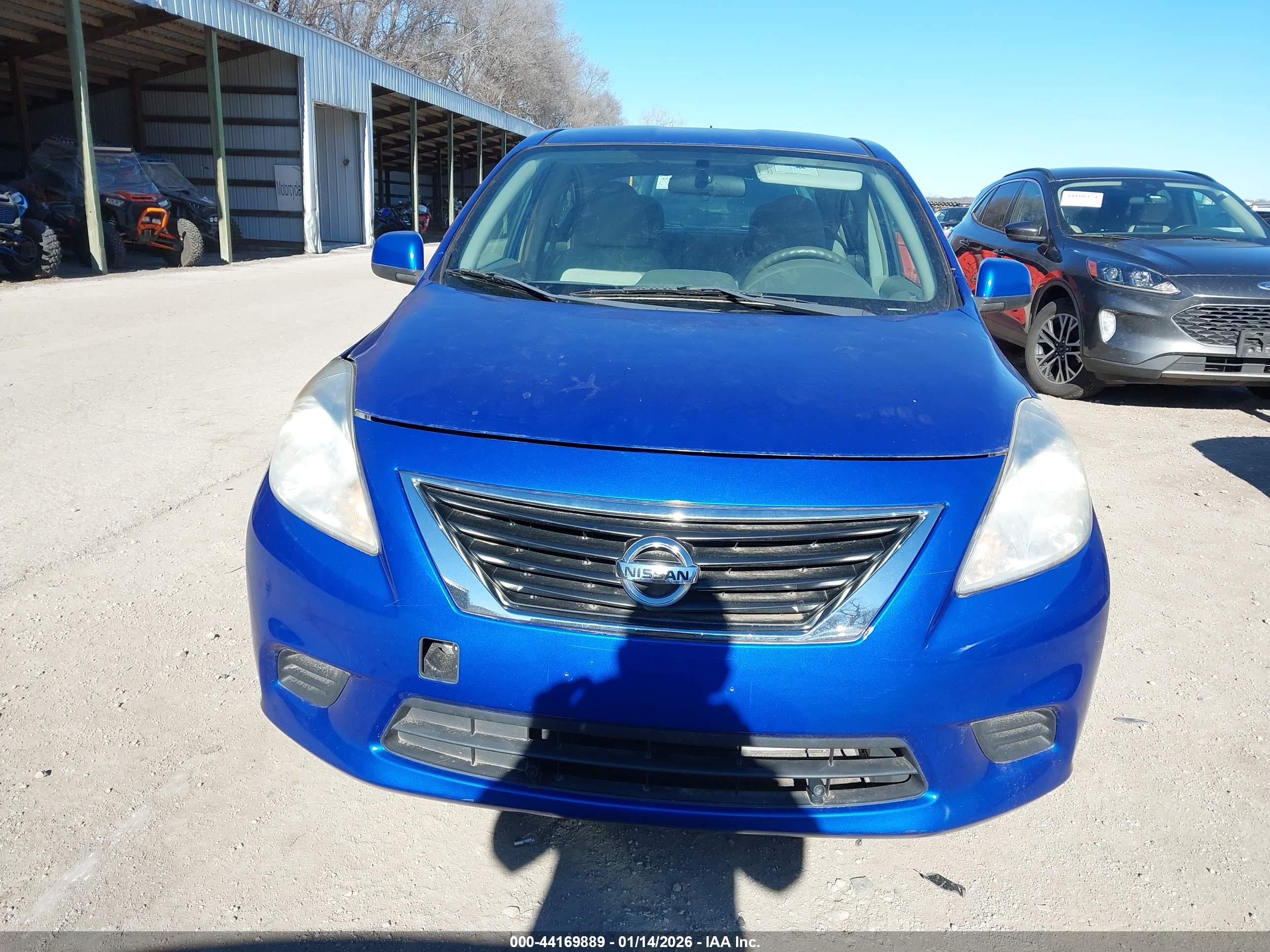 NISSAN VERSA image 6