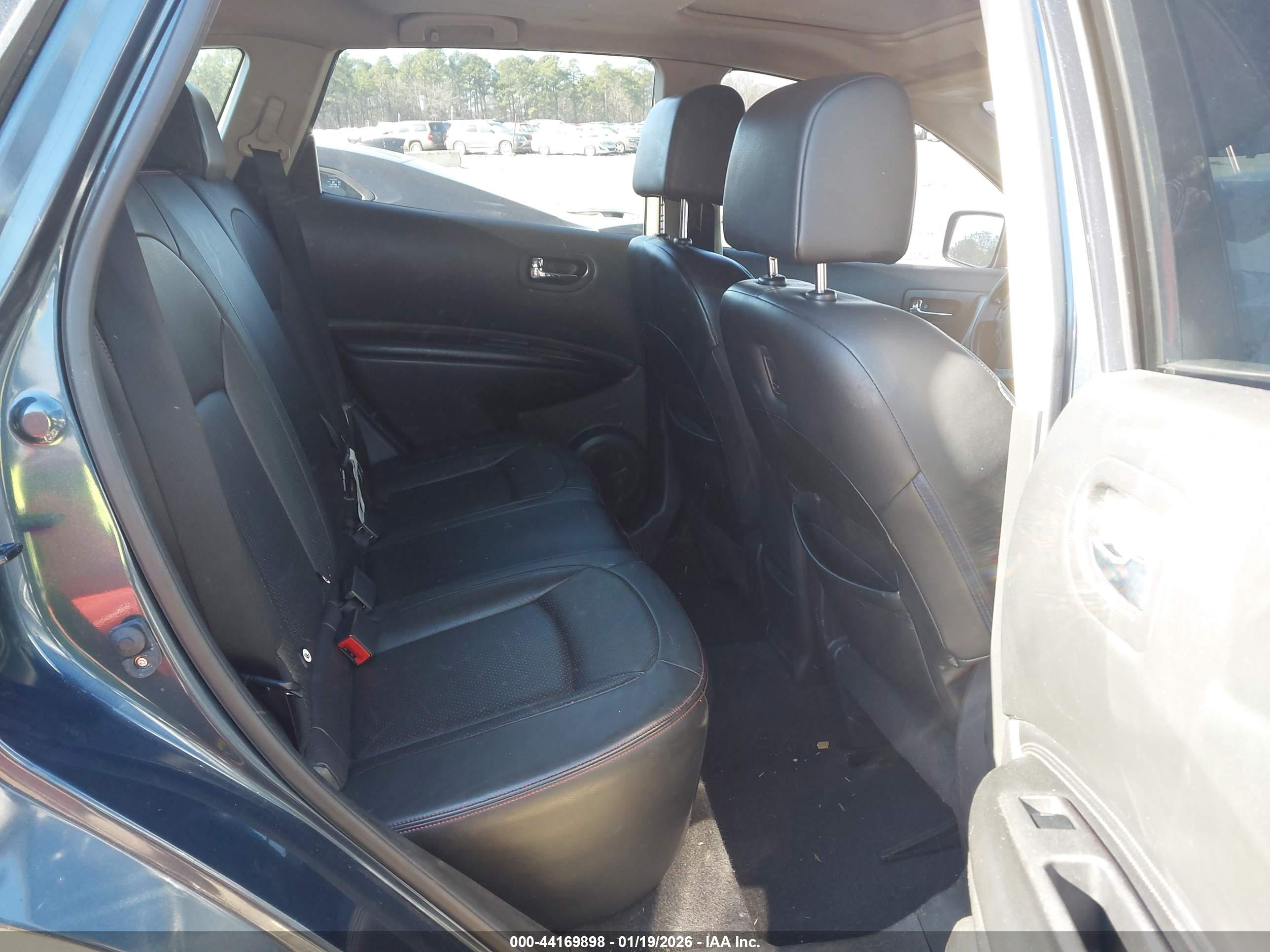 NISSAN ROGUE image 8