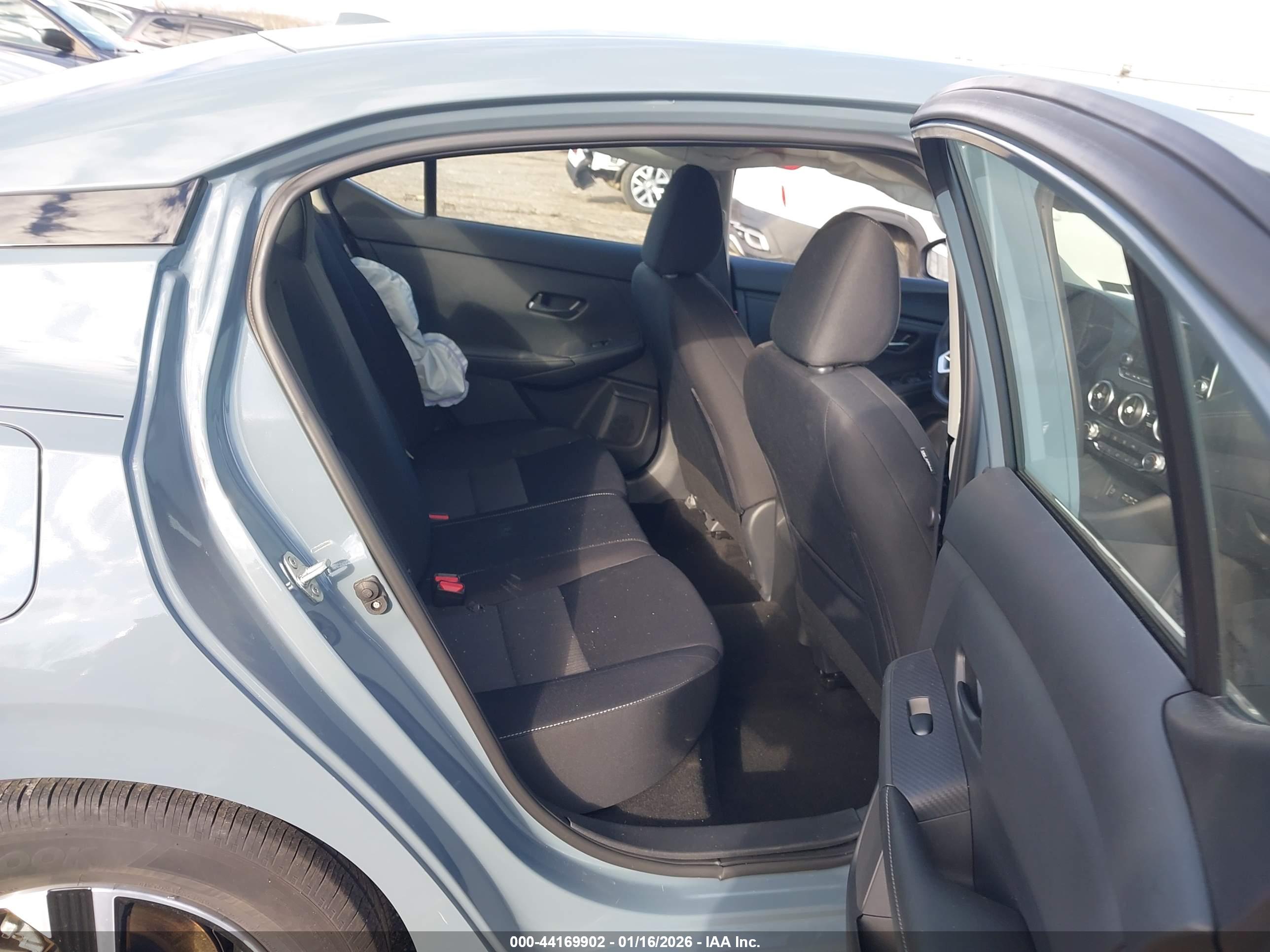 NISSAN SENTRA image 8