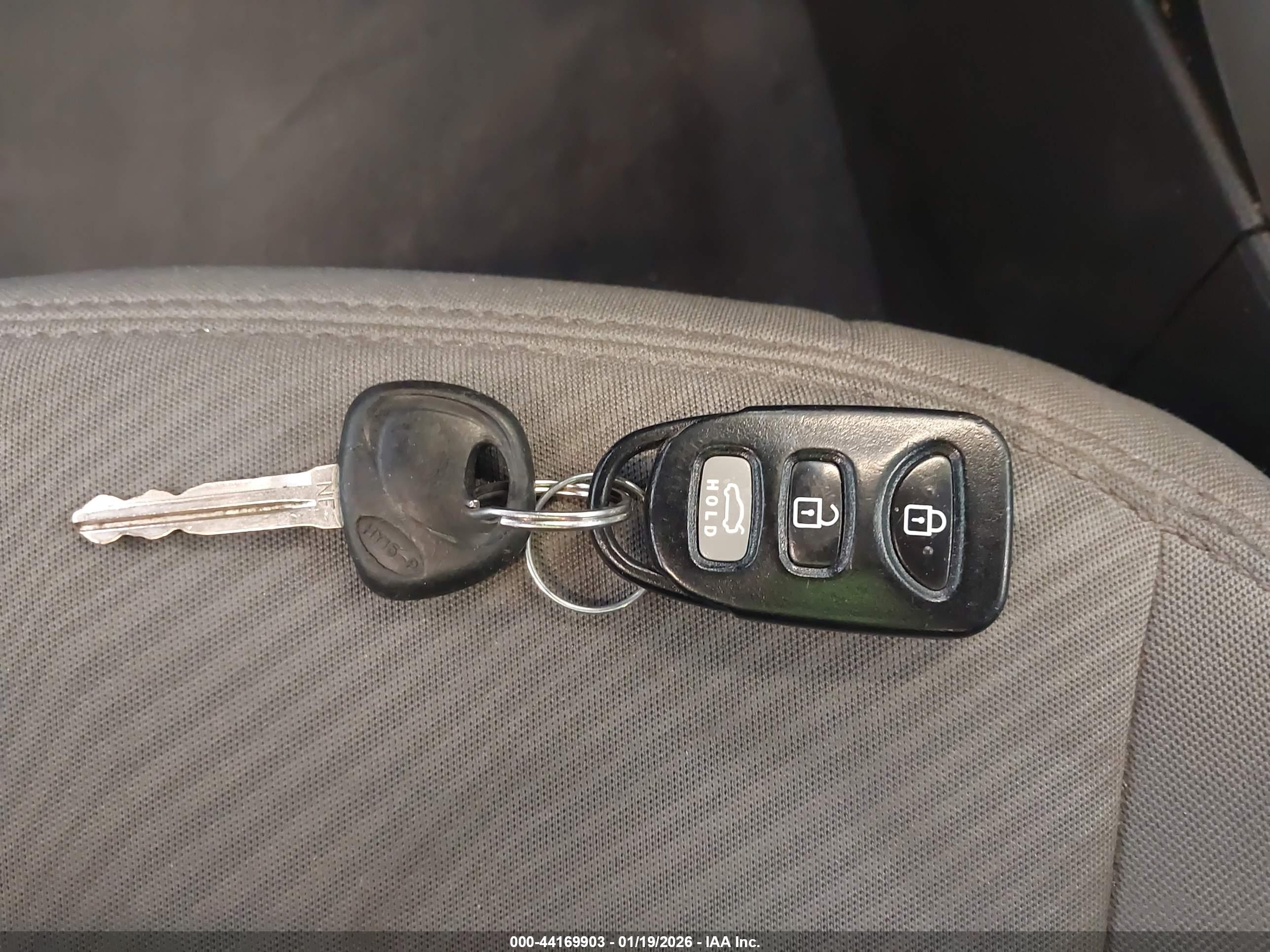 HYUNDAI ELANTRA image 11