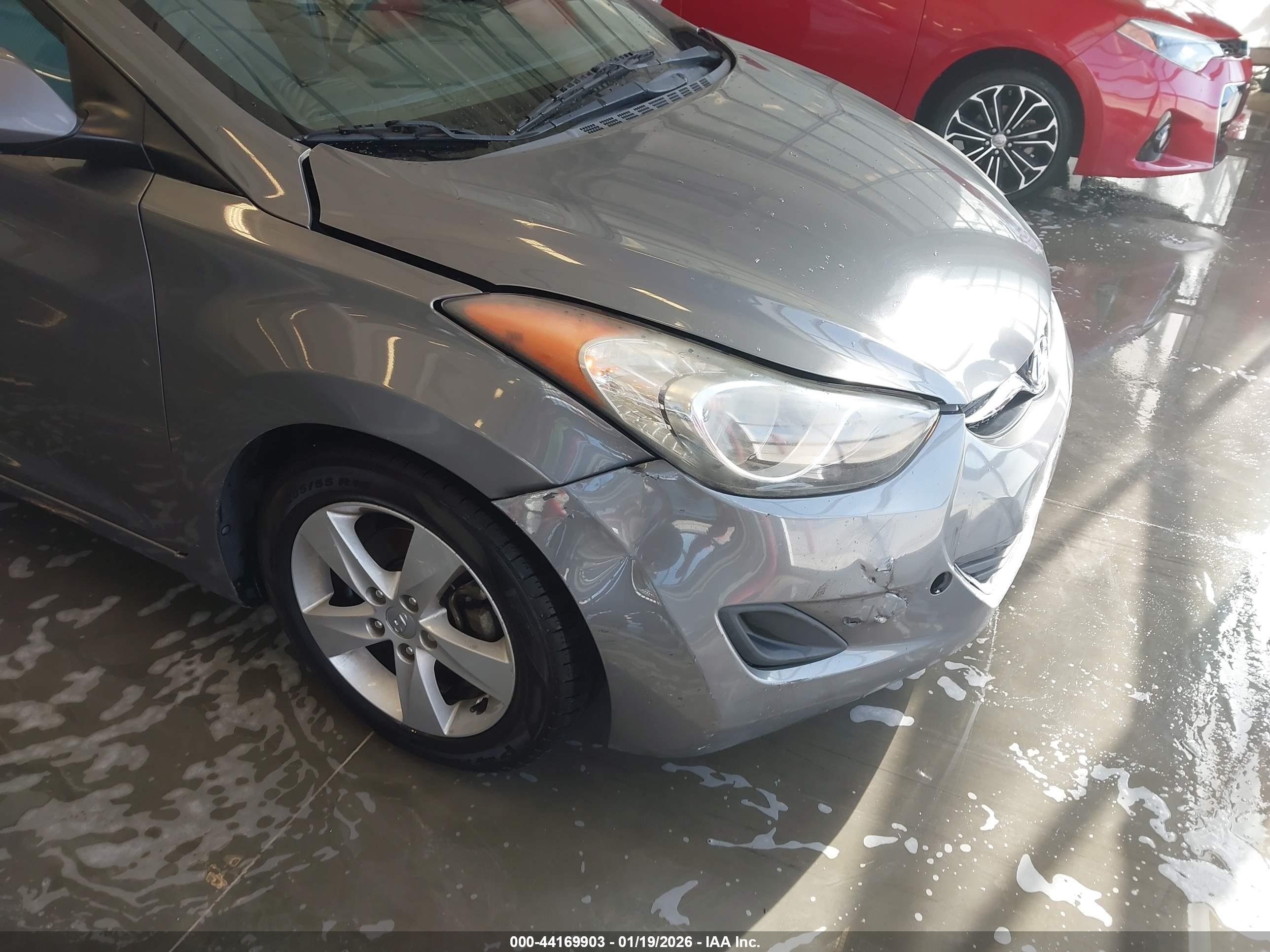 HYUNDAI ELANTRA image 6