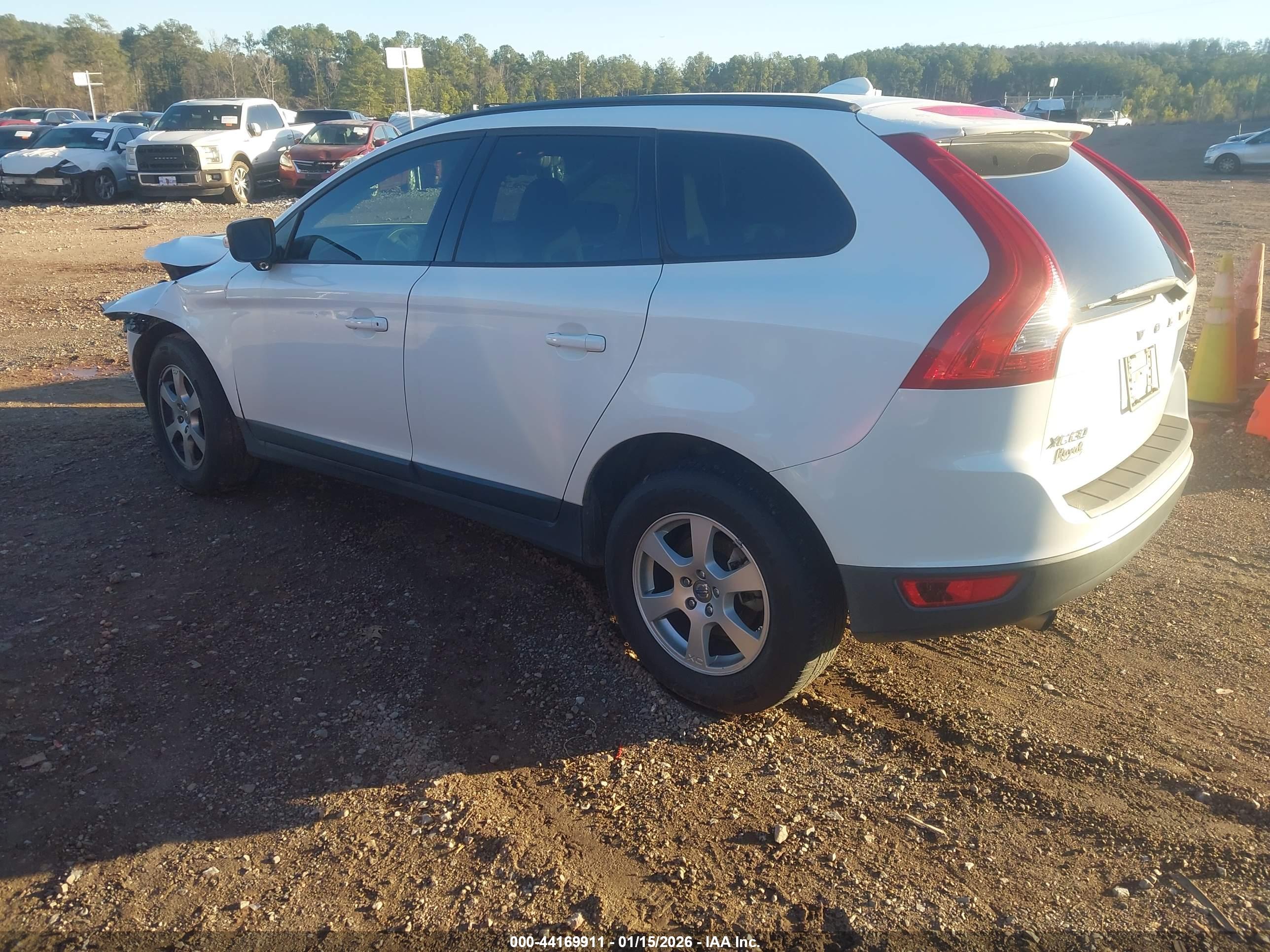 VOLVO XC60 image 3