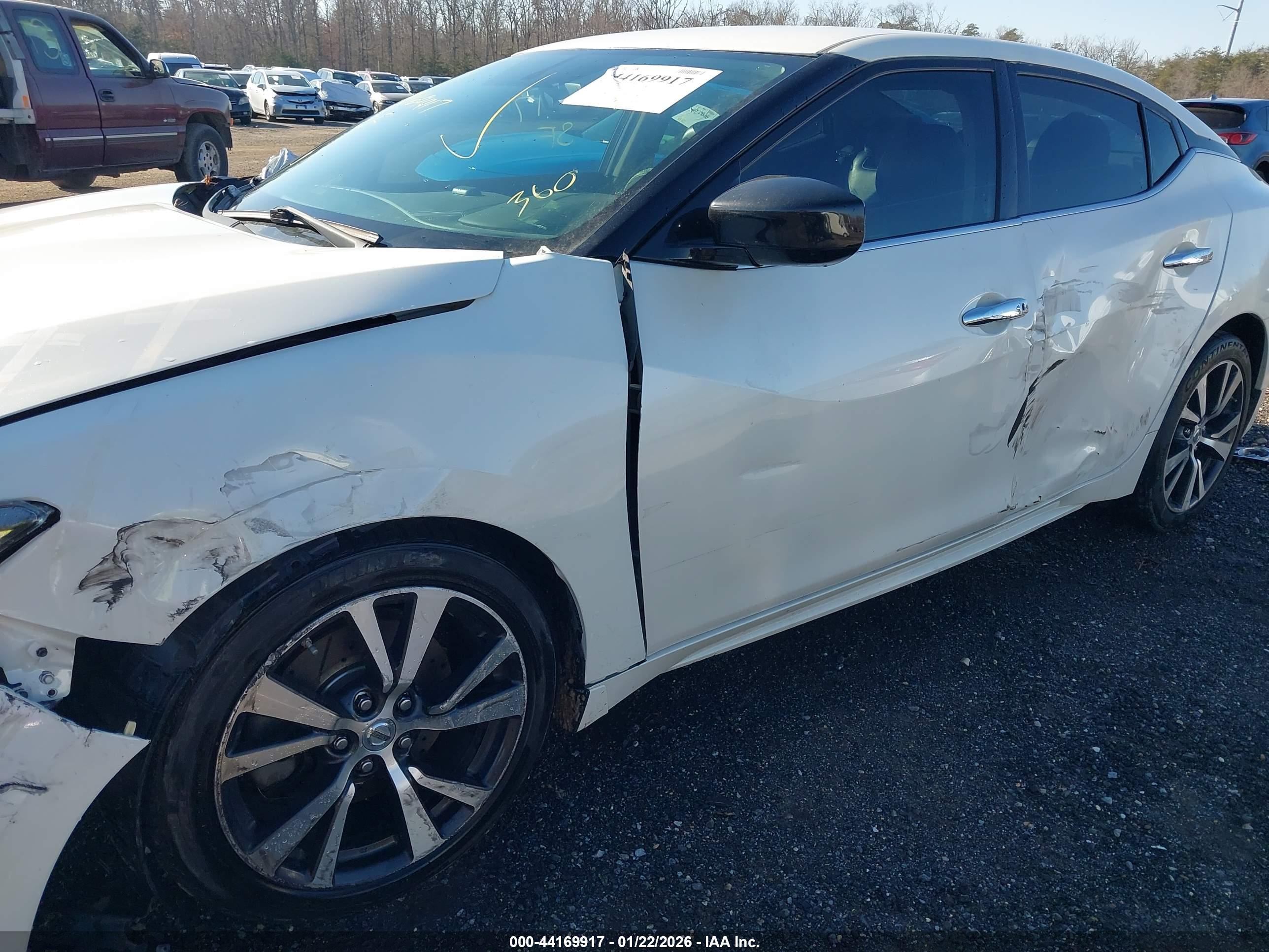 NISSAN MAXIMA image 6