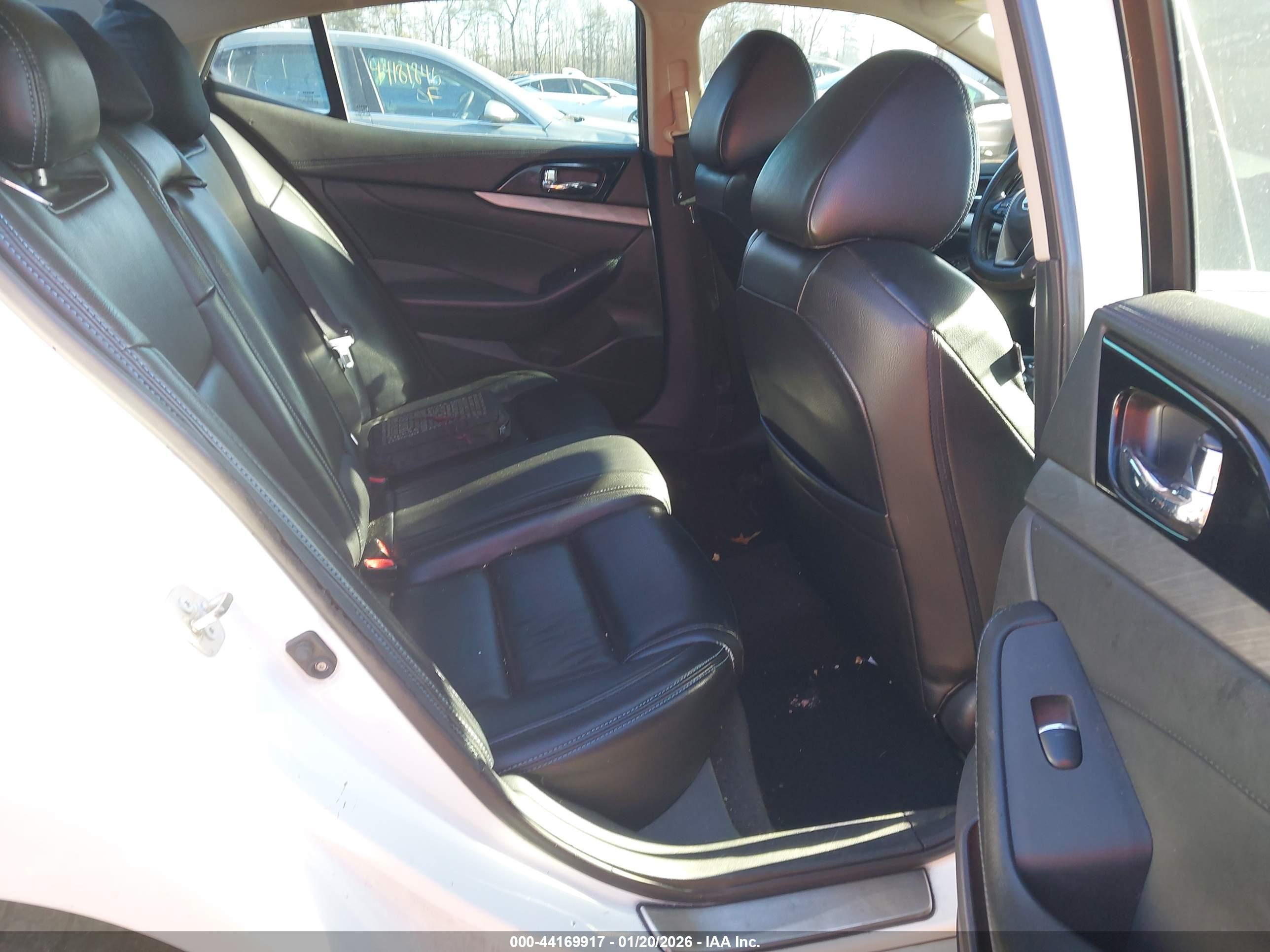 NISSAN MAXIMA image 8