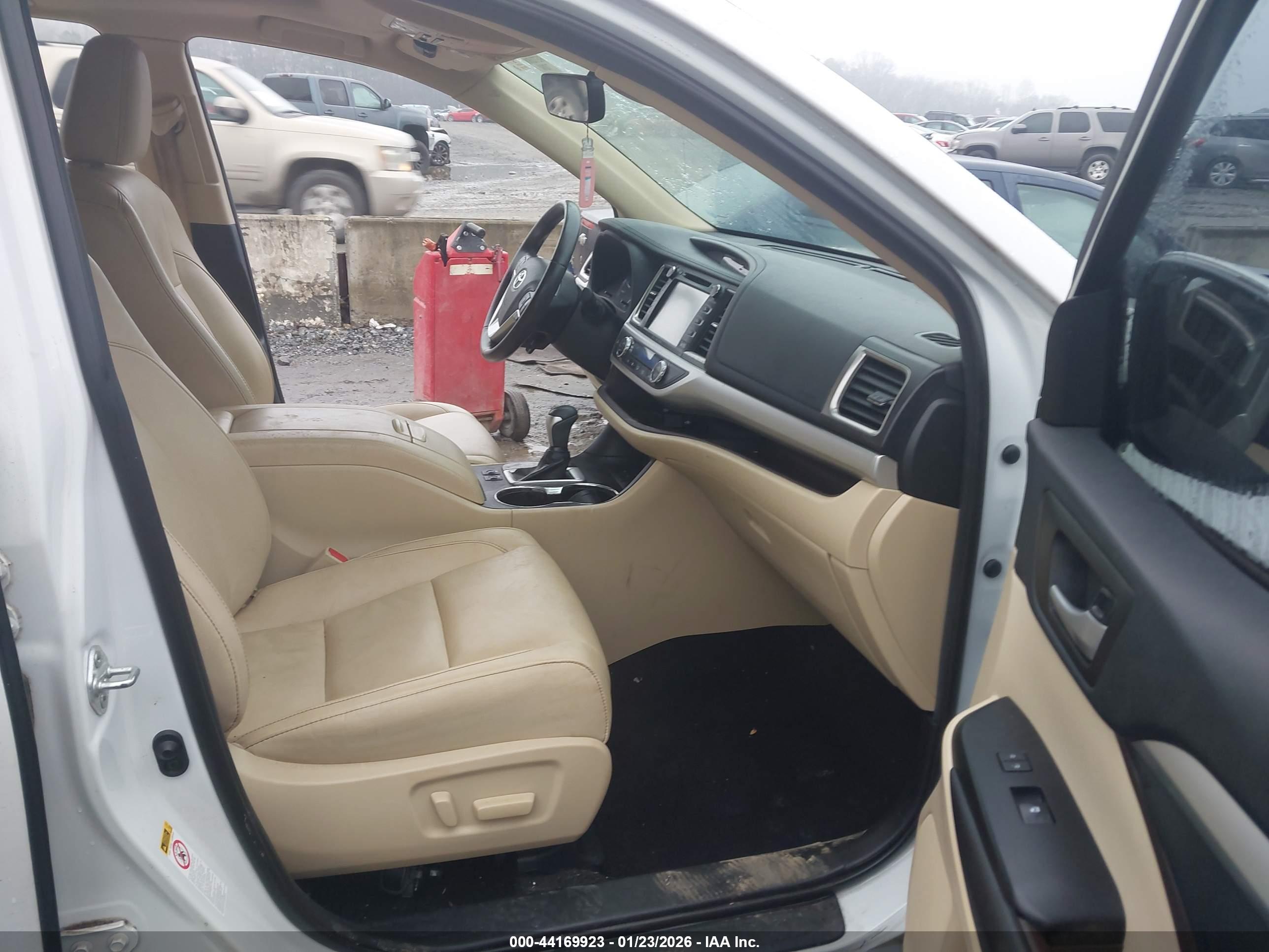 TOYOTA HIGHLANDER image 5