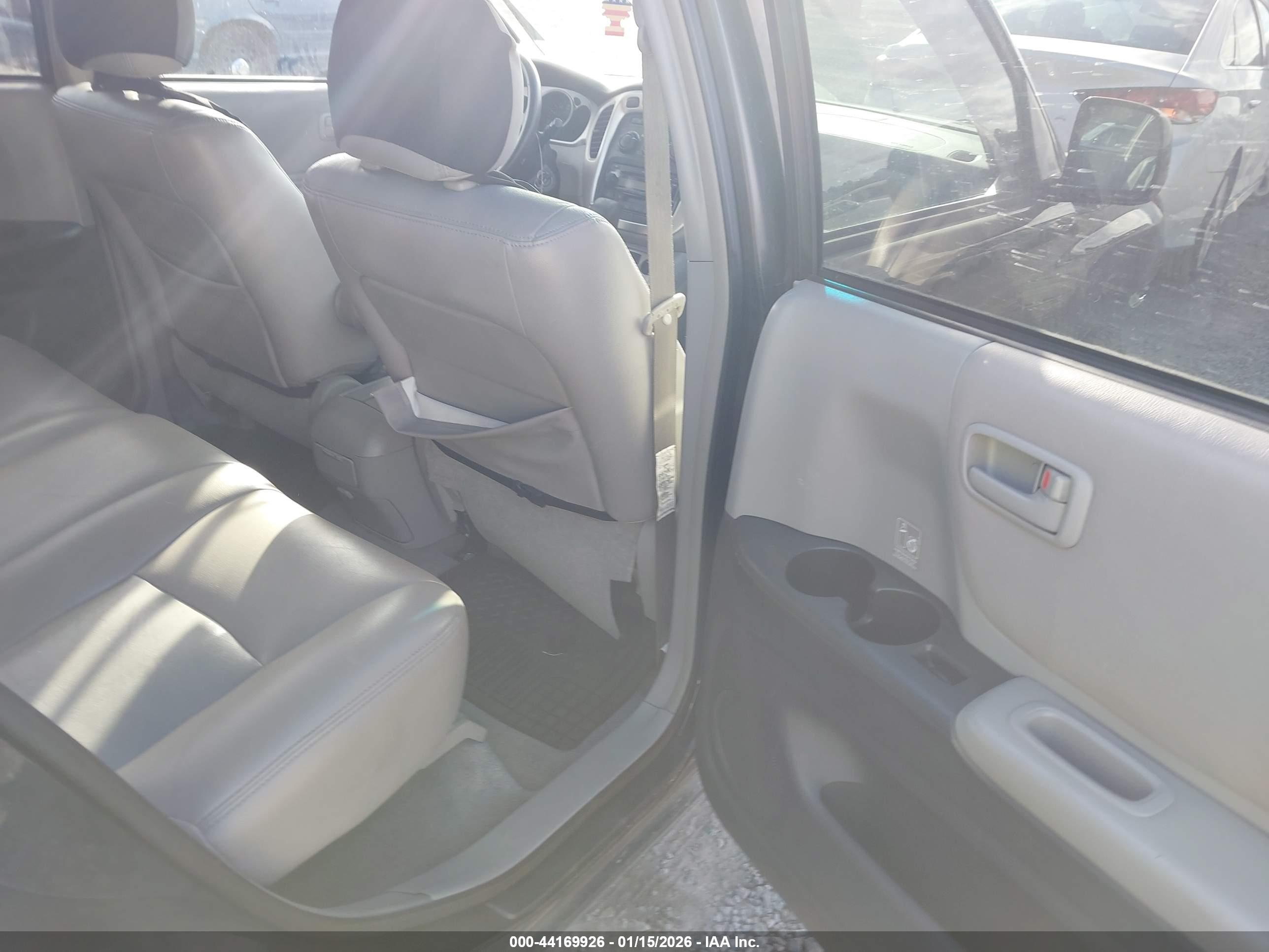 TOYOTA HIGHLANDER image 8
