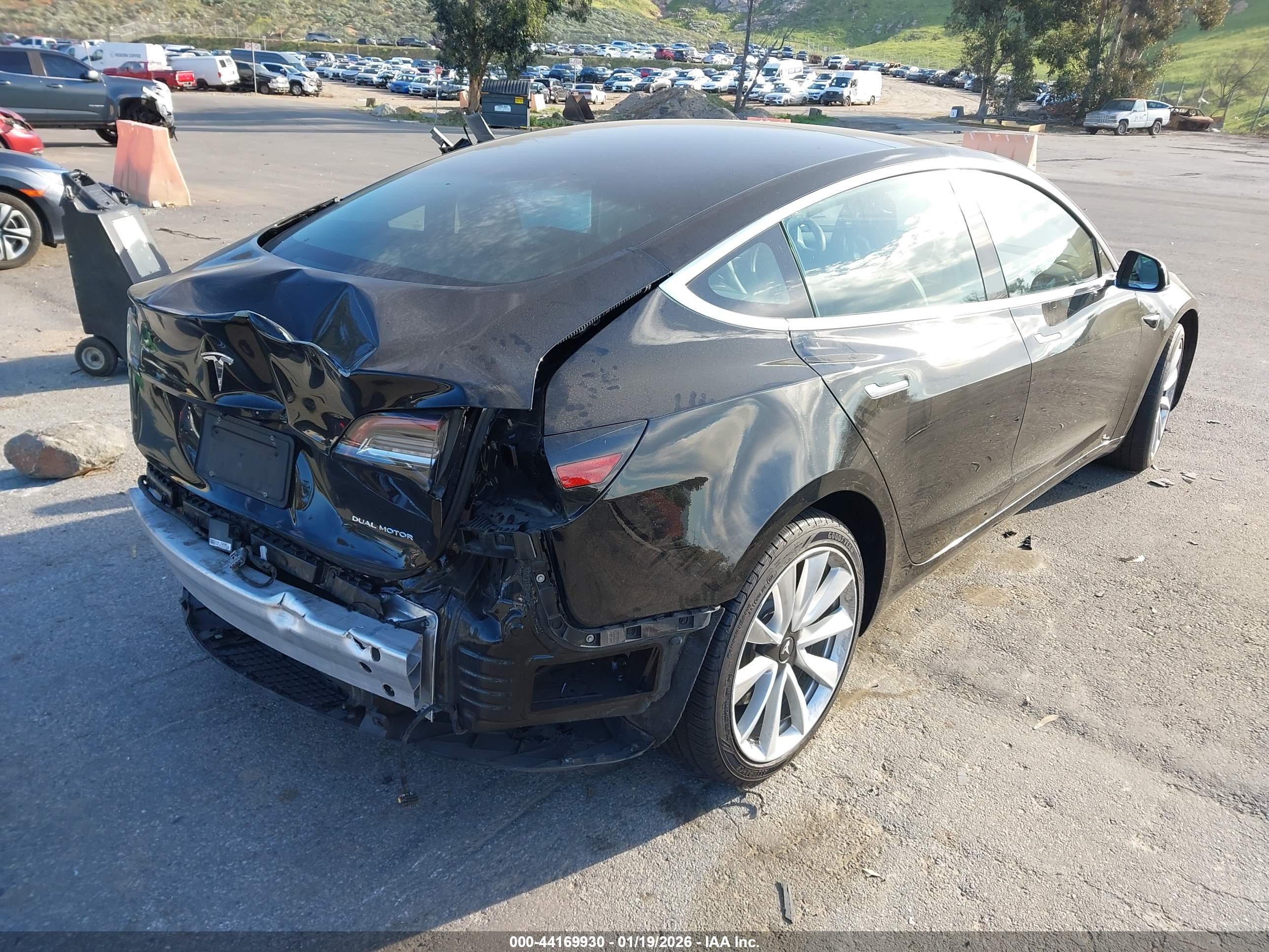 TESLA MODEL image 4