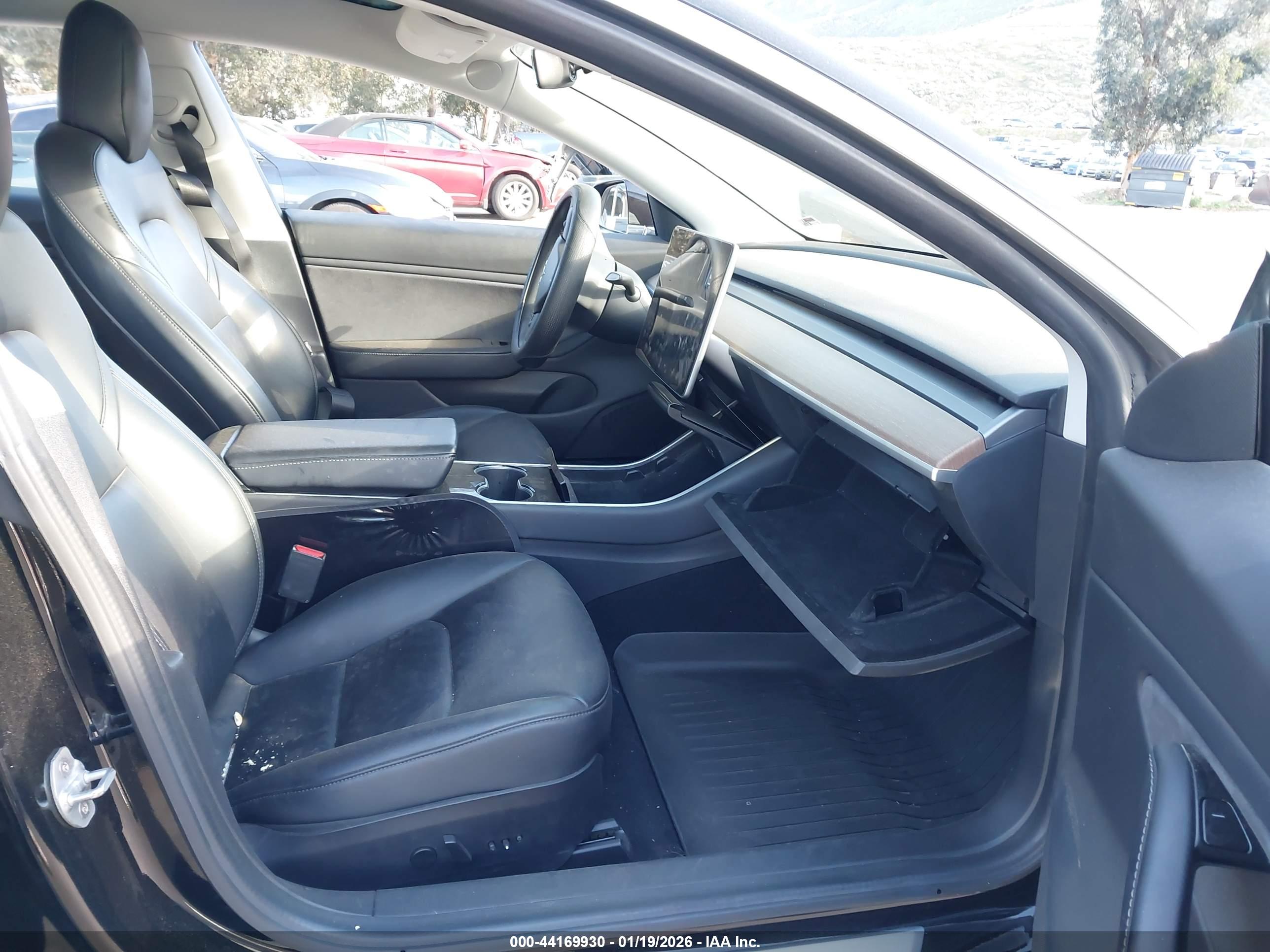 TESLA MODEL image 5