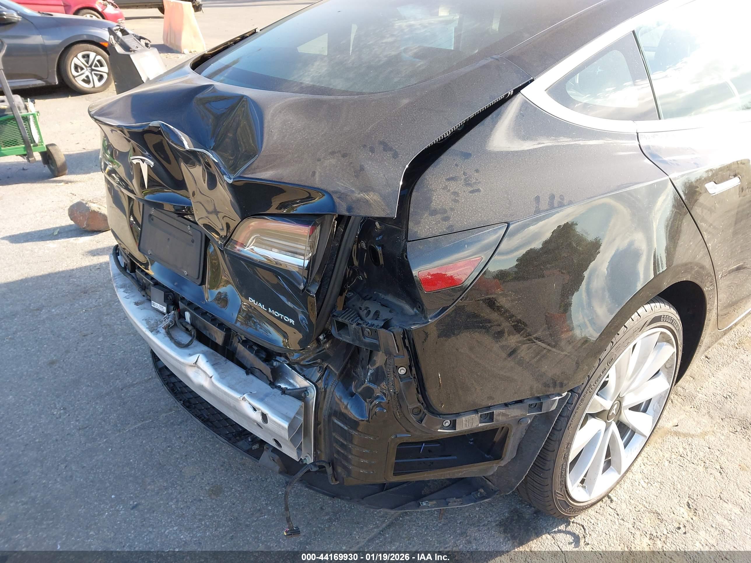 TESLA MODEL image 6